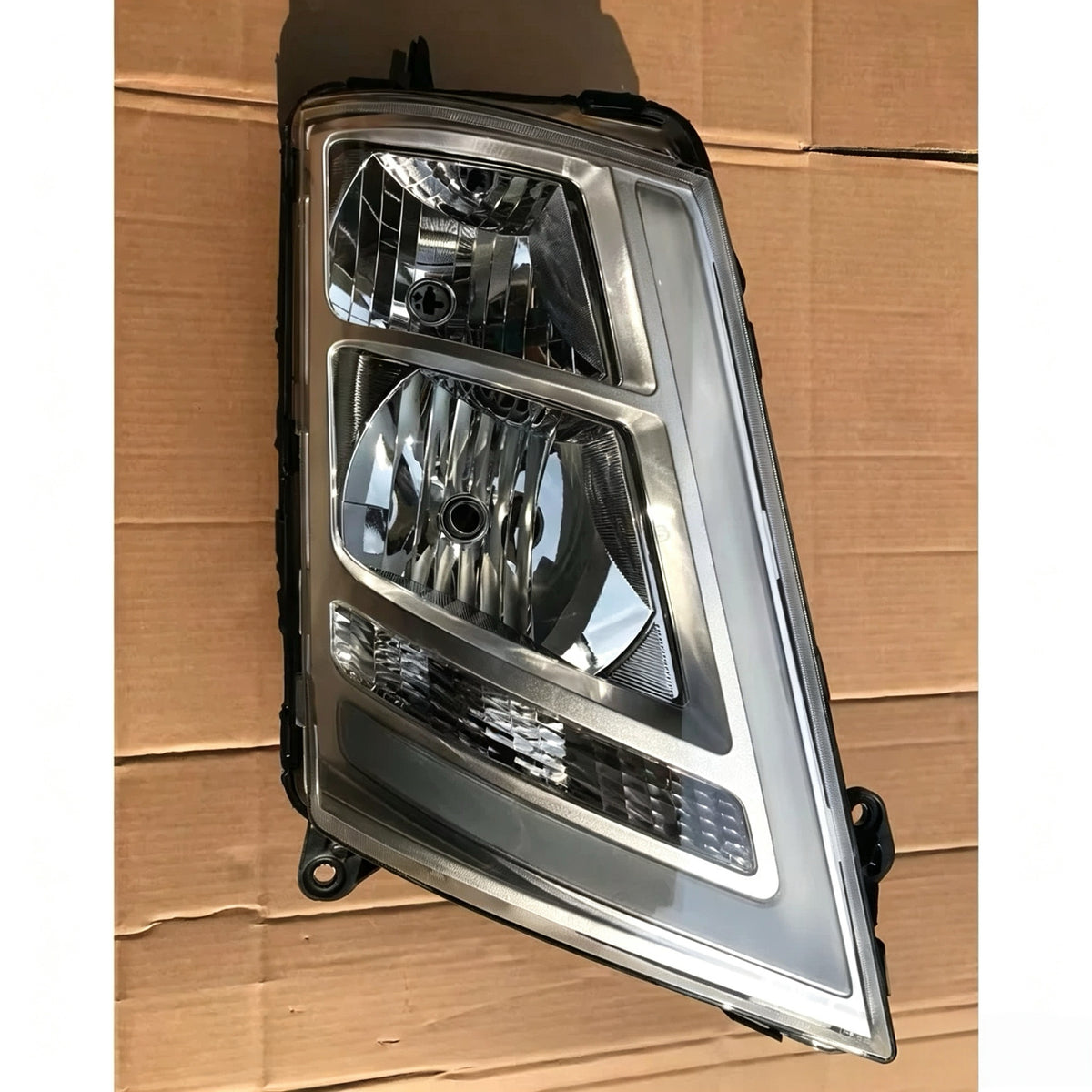 Headlamp for Volvo FH FM — Ref. 22239220 / 22239221