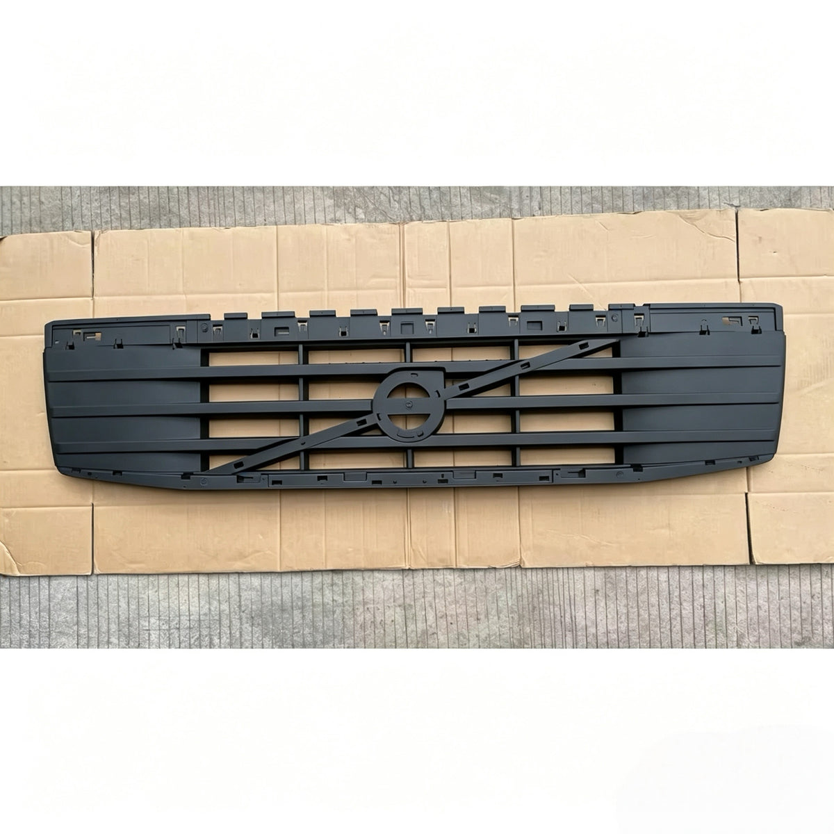 Front Grille for Volvo FH13 FH FM — Ref. 82255255