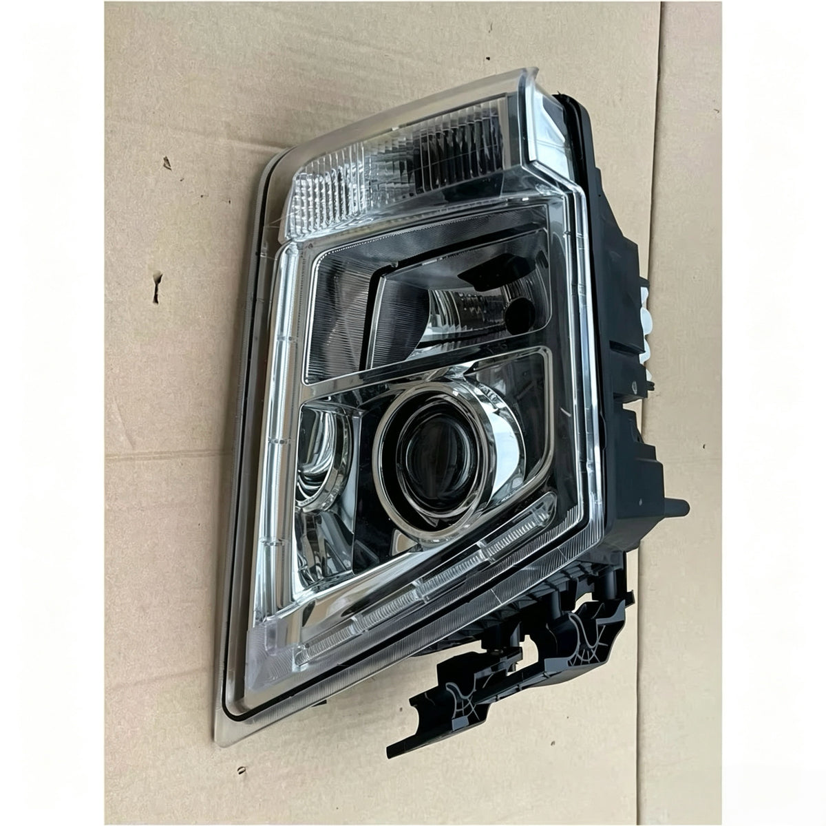 LED Black Round Head Lamp New Version for Volvo Fh/fm 13 — Ref. 21035638 / 21323108 / 21035637 / 21323106