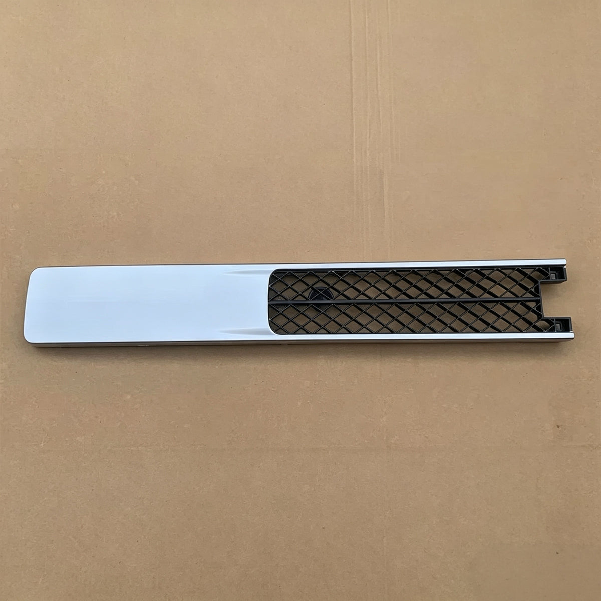 Front Panel Grill L=R for Nissan CWA451 for UD CDA451 CMA451