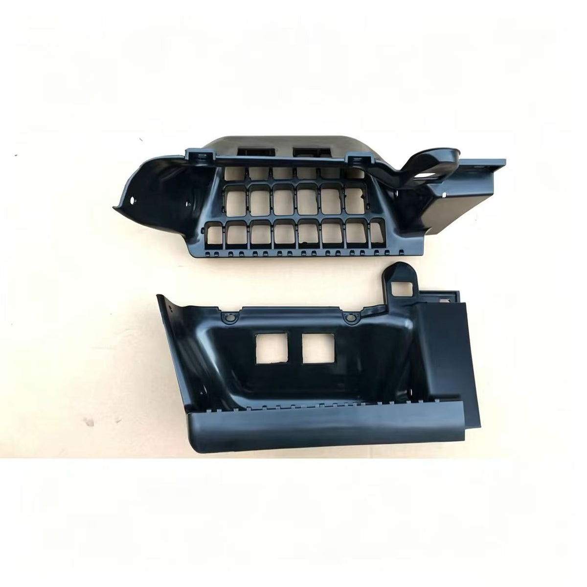 Step Panel RH for Isuzu NQR NKR 150 600P — Ref. 8979978540