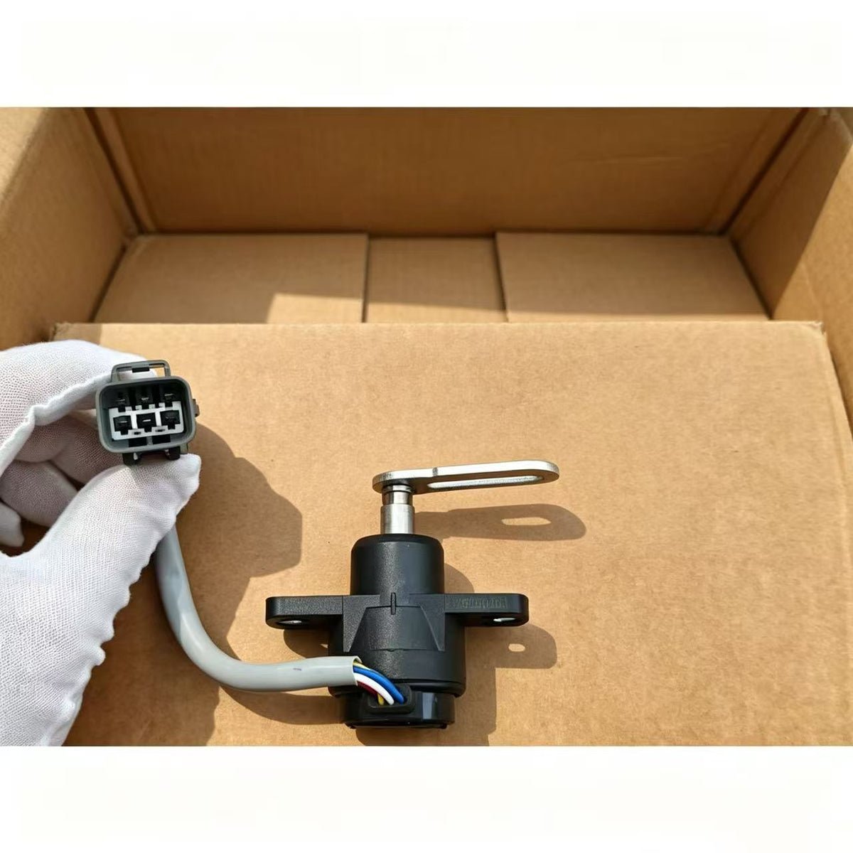 Accelerate Sensor for Isuzu NQR NKR 150 600P — Ref. 8-98200-050-0 / 8-98200050-0 / 8982000500
