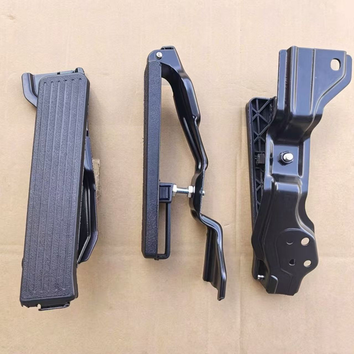 Plastic Accelerator Pedal for Isuzu NQR NKR 150 600P Truck NPR Model Spare Body Parts — Ref. 8978574811 / 8978591000