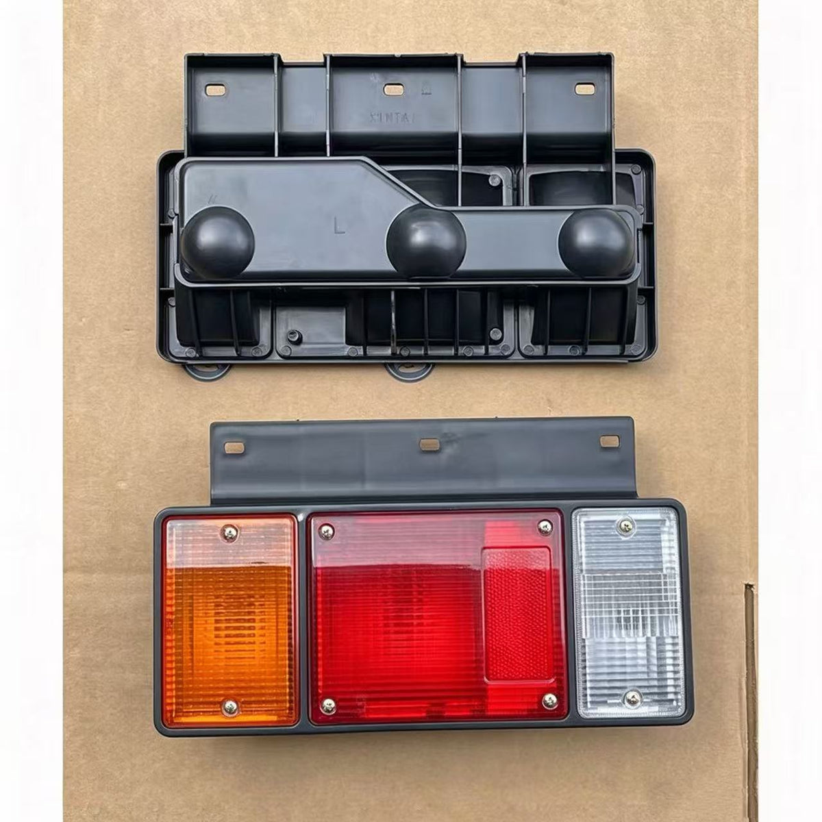 Tail Lamp RH for Isuzu NQR NKR 150 600P
