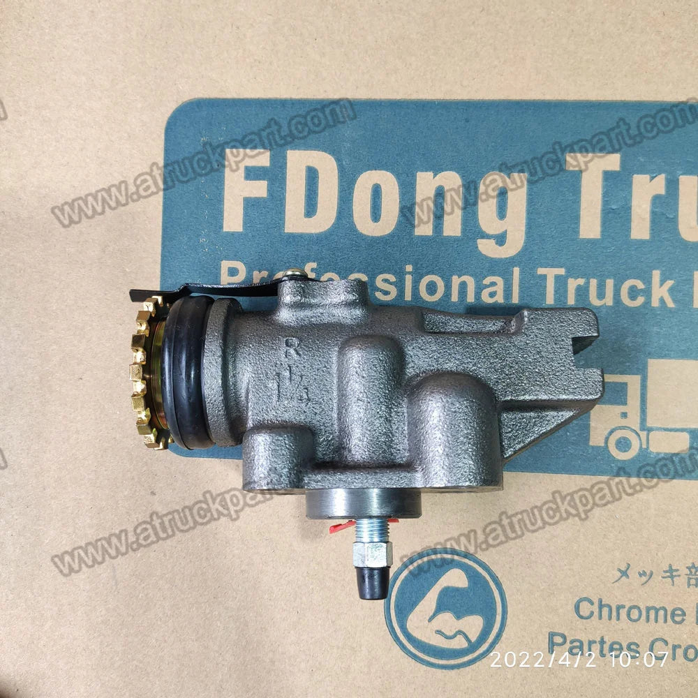Brake Cylinder Mc889601 for Japanese Truck Spare Parts