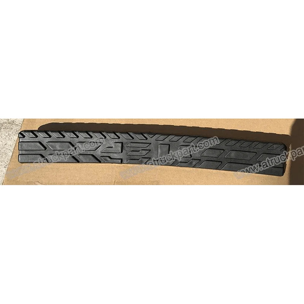 Upper Bumper Step Ganish LH for NISSAN CWA451 for UD CDA451 CMA451 Truck Spare Body Parts