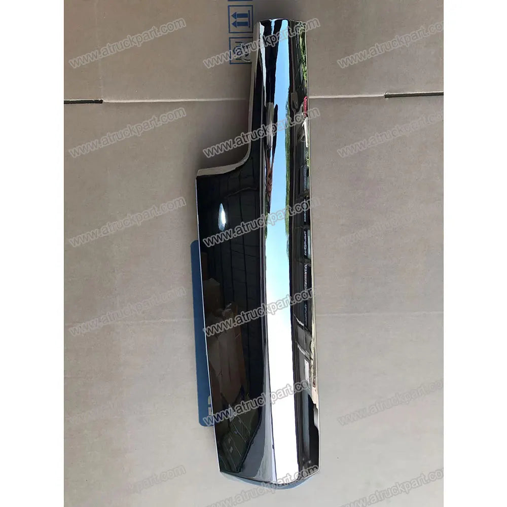 123 Chrome Corner Panel RH (No Hole,70cm Plastic,Also for 520) for NISSAN CWA451 for UD CDA451 CMA451 Truck Spare Body Parts
