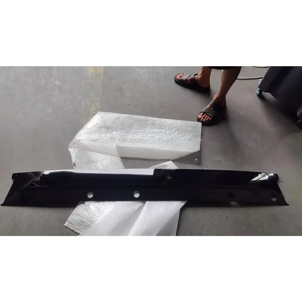 Painted Wiper Base for Isuzu NQR NKR NPR 2006 600P