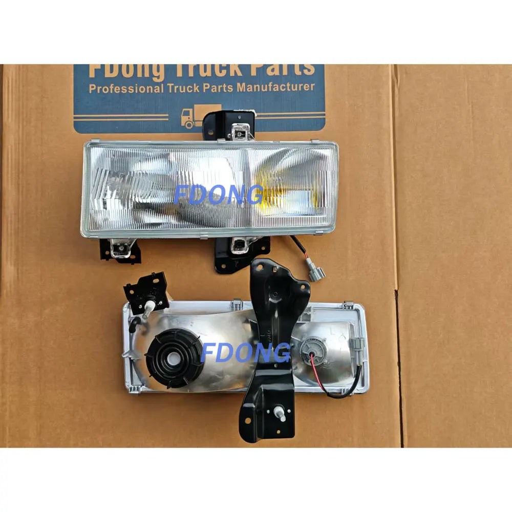 26013-31Z01 2601331Z01 Headlamp LHD LH for NISSAN for UD PKB CWM 454 Truck Spare Body Parts
