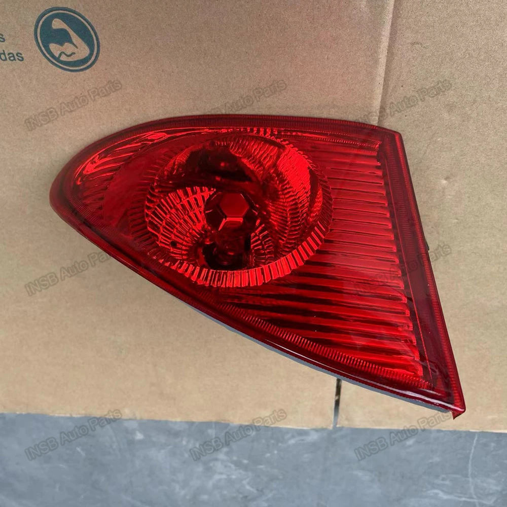 City Bus Spare Parts Rear Lamp Tail Light Middle for Yun Tong ZK6100 ZK6831 ZK6898 ZK6737 ZK6798 ZK6820 Bus INSB01-145