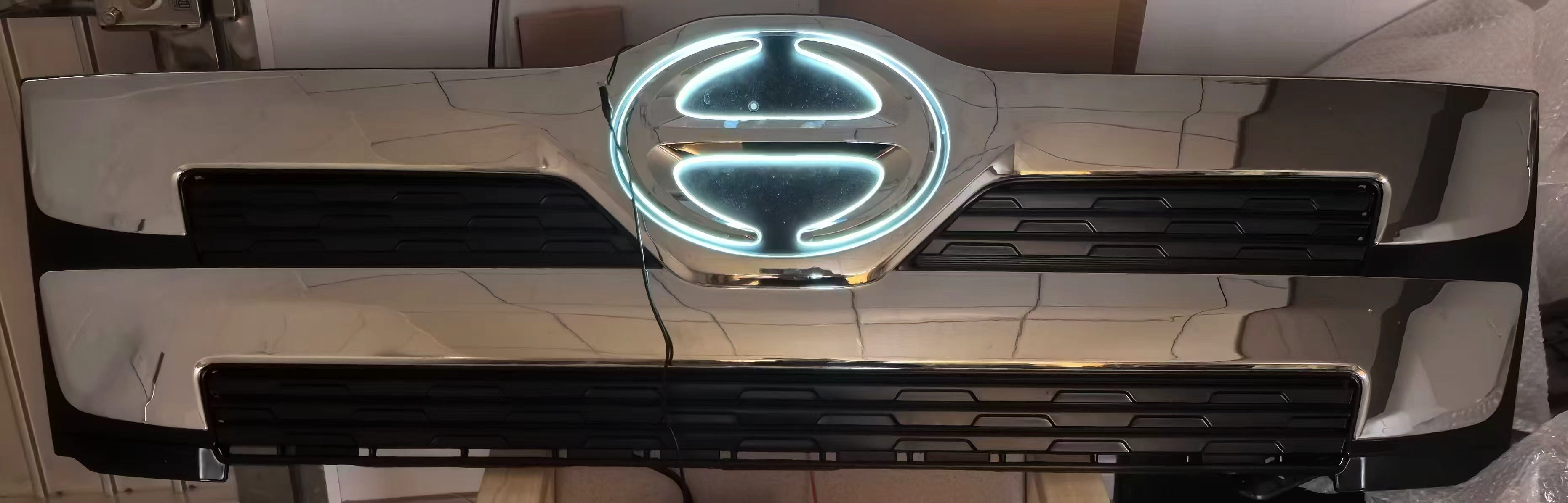 Hino logo Chrome Illuminated Emblem （24v）