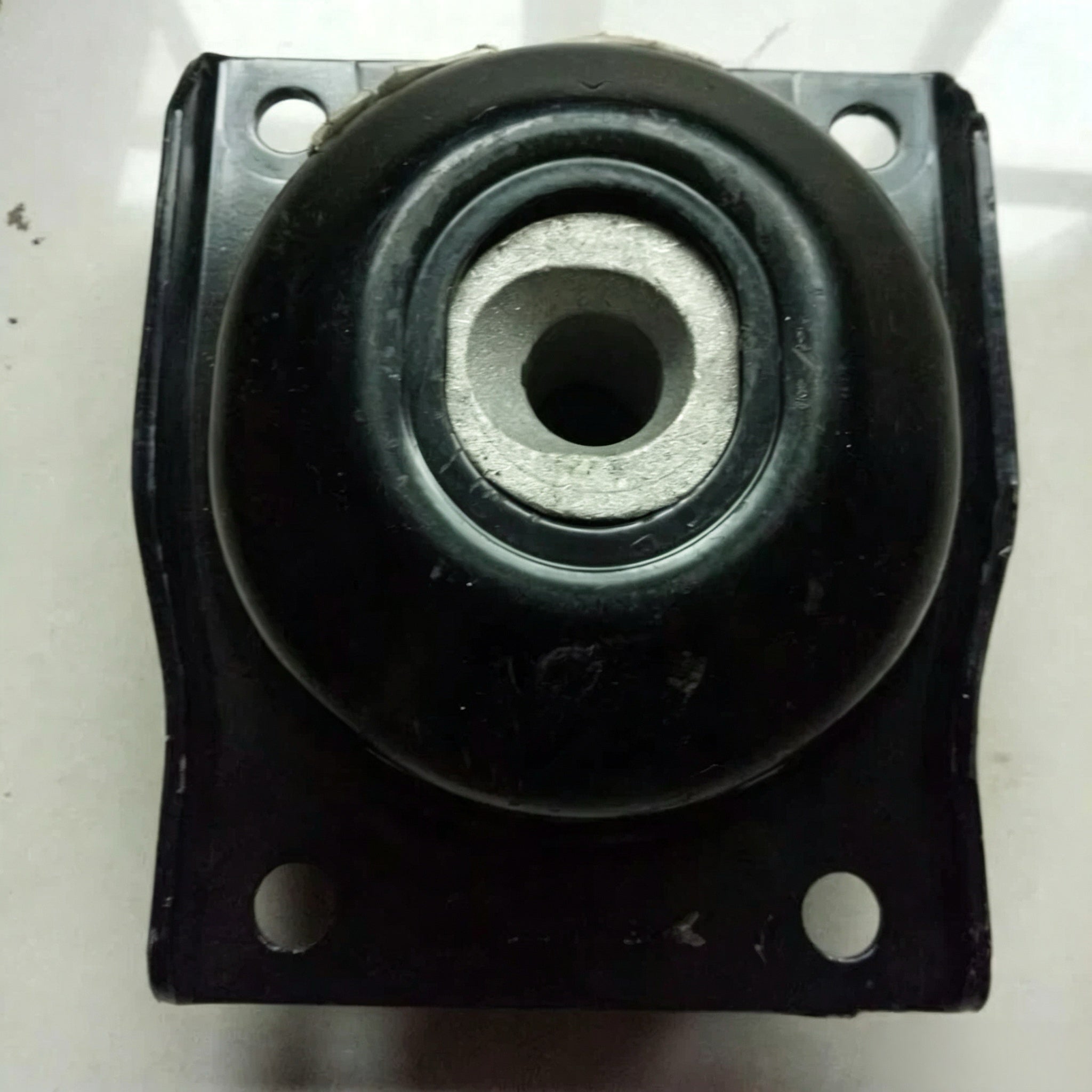21997378  Engine Mounting for Volvo Truck Parts