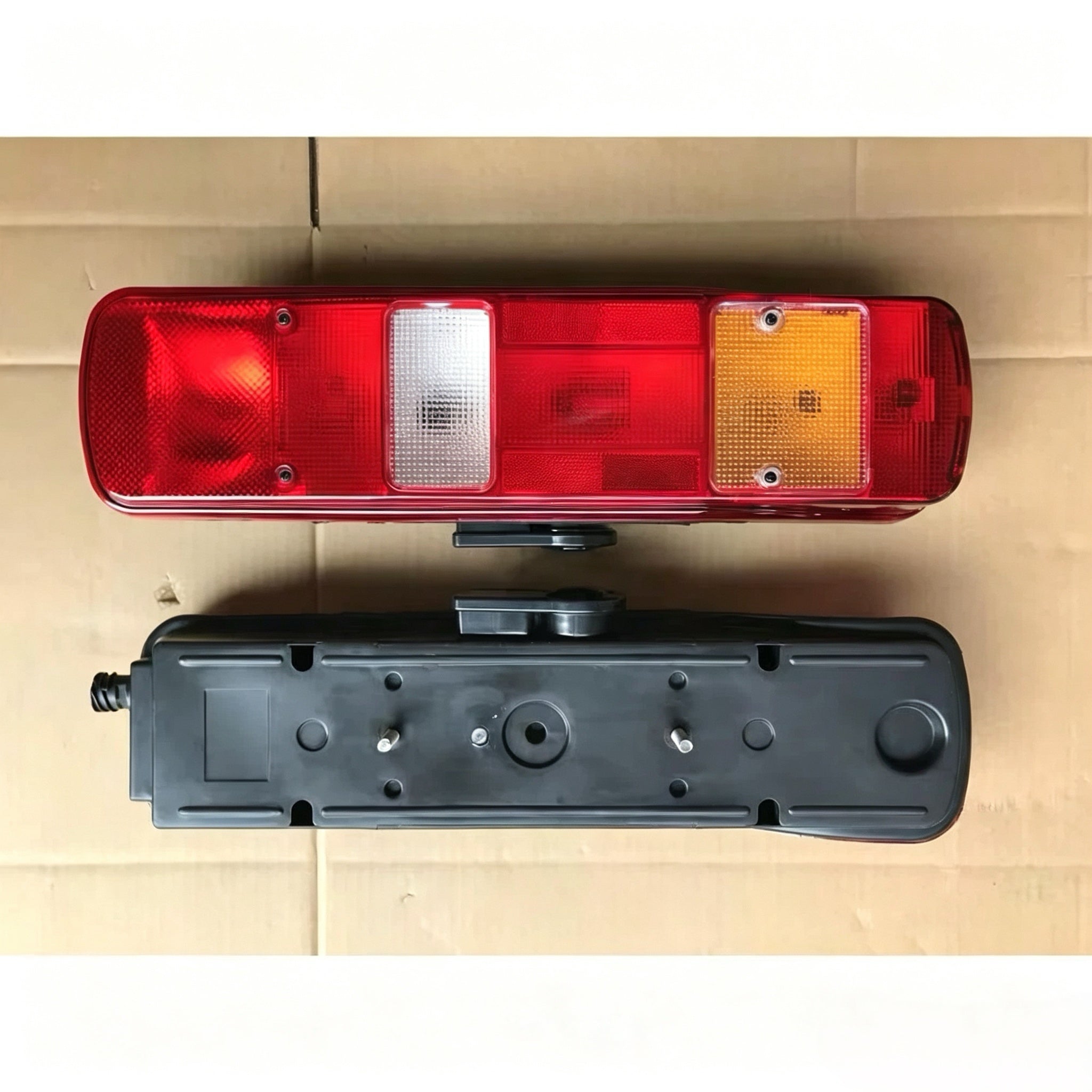 20565103 21063894 20892367 21063895 20892368 21565104 Tail Lamp for Volvo FH FM Truck Parts European Truck Parts