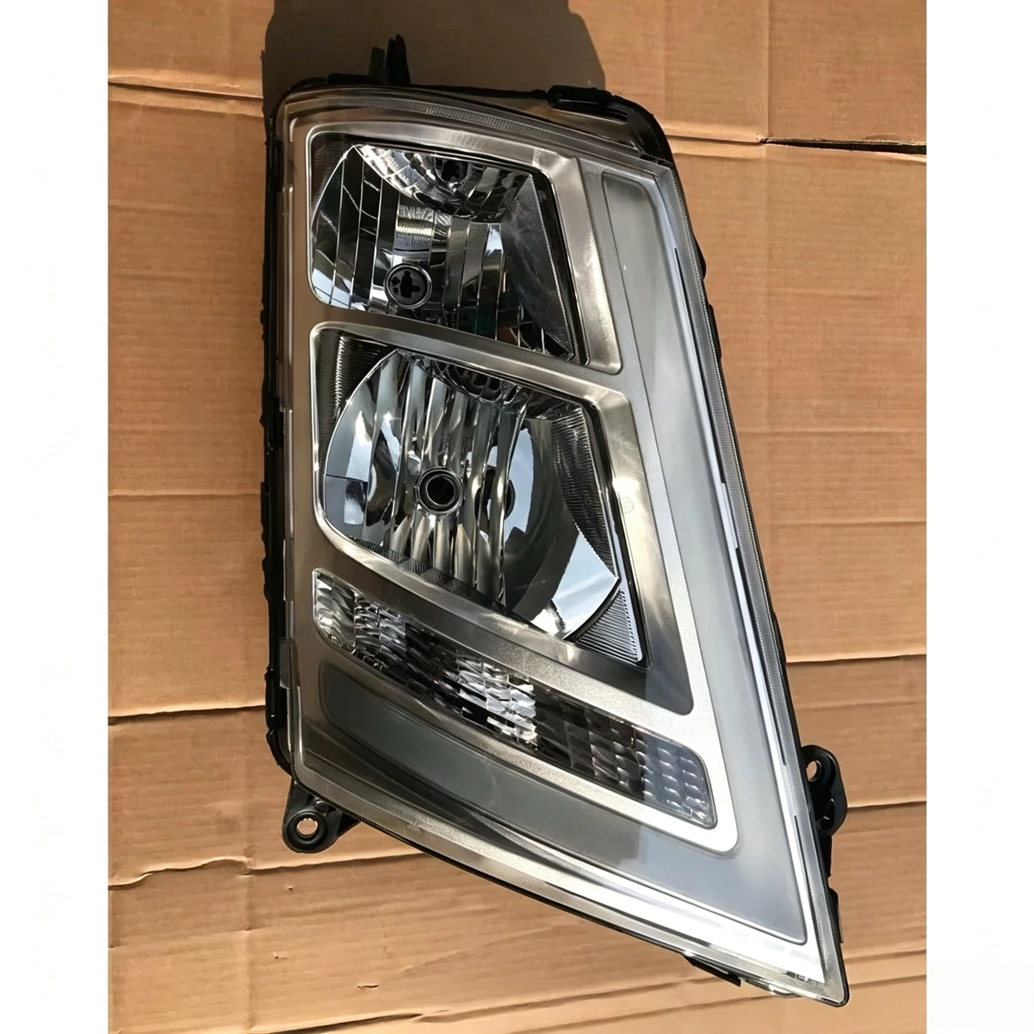 22239220 22239221 Headlamp for Volvo FH FM Truck Parts European Truck Parts