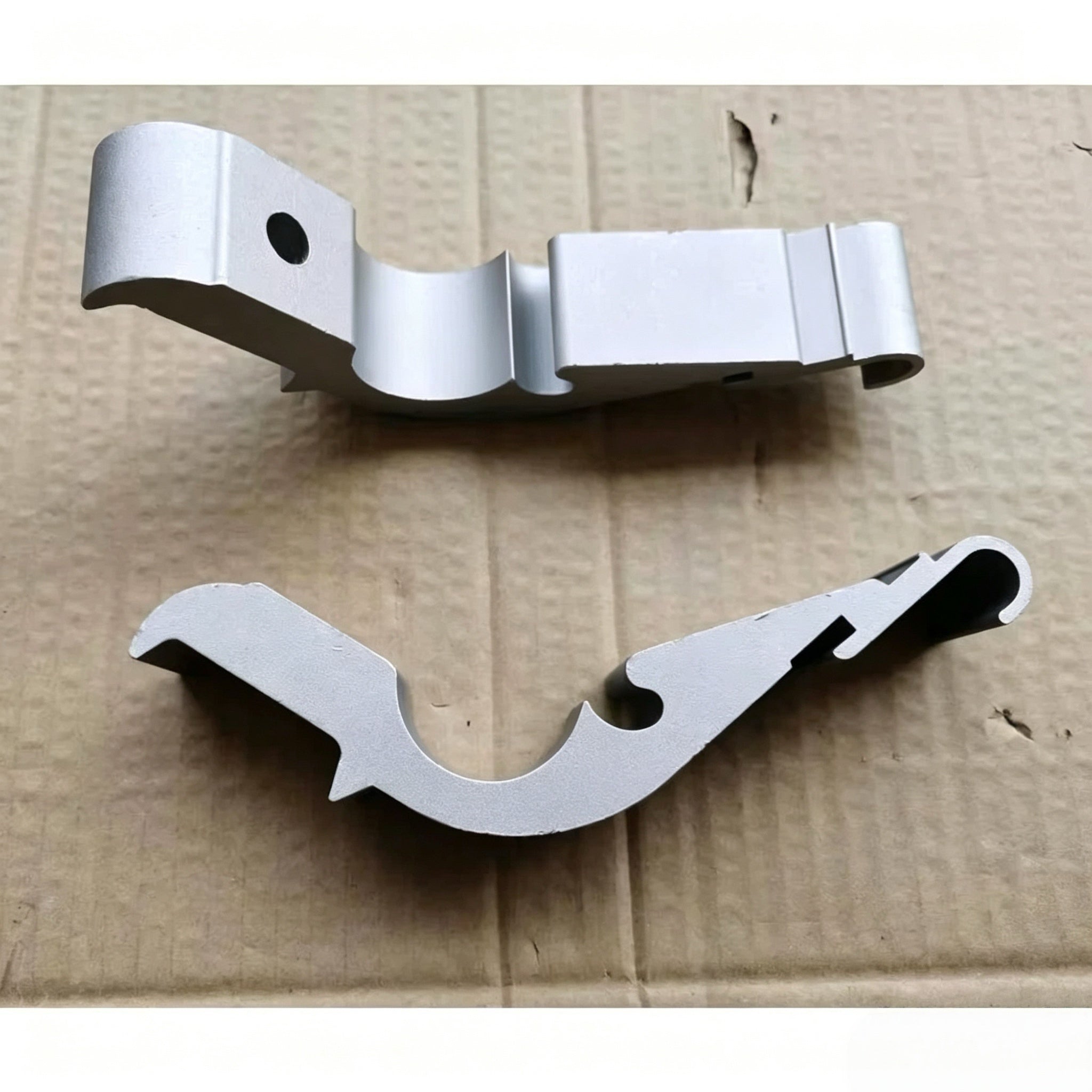 3987252 20498620 20583434 MUDGUARD REAR FIXATION for Volvo FM FH Truck Parts European Truck Parts