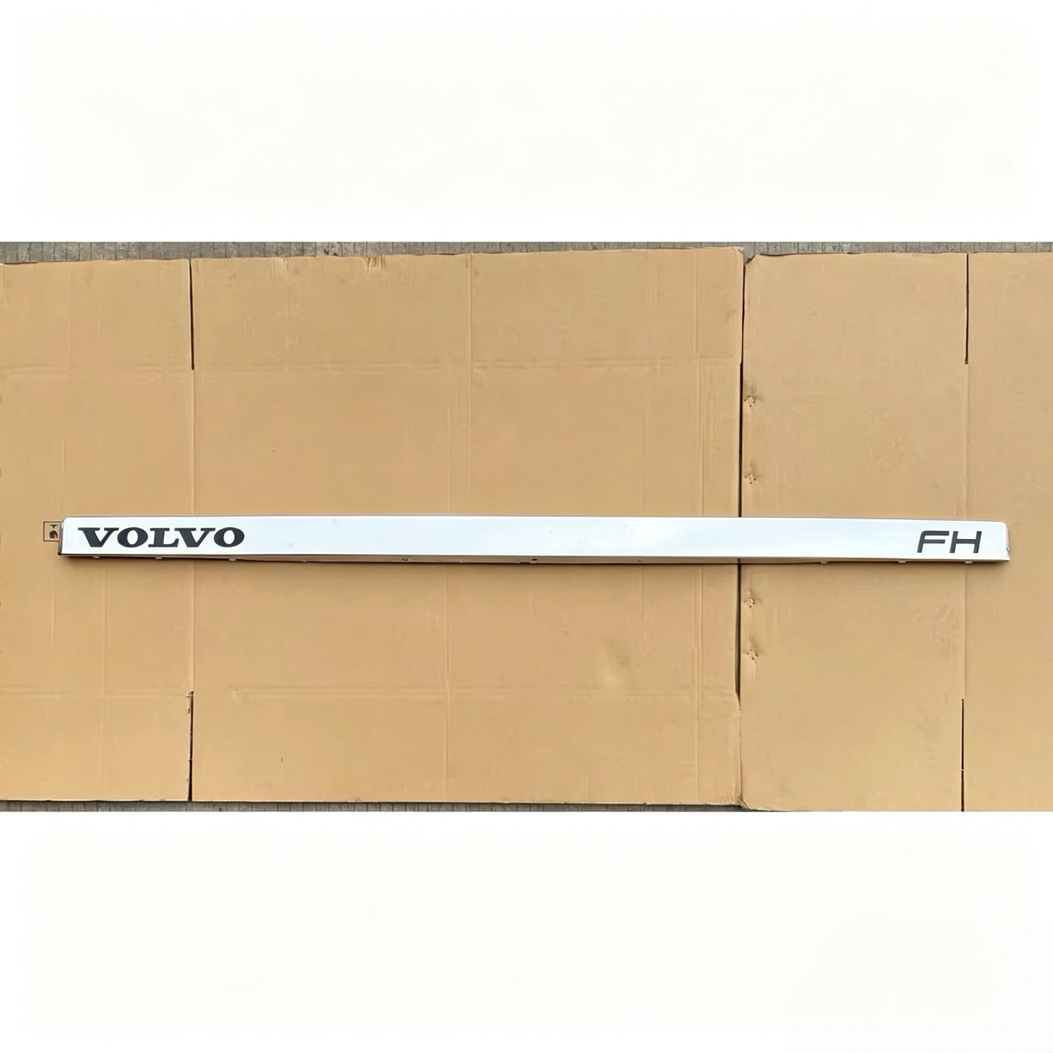 82255521 21089174 Grille Upper Garnish for Volvo FH13 FH Truck European Truck Parts