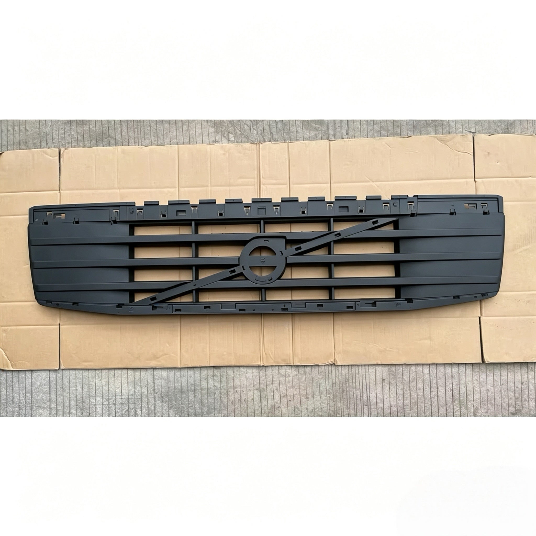 82255255 European Truck Spare Parts Front Grille for Volvo FH13 FH FM