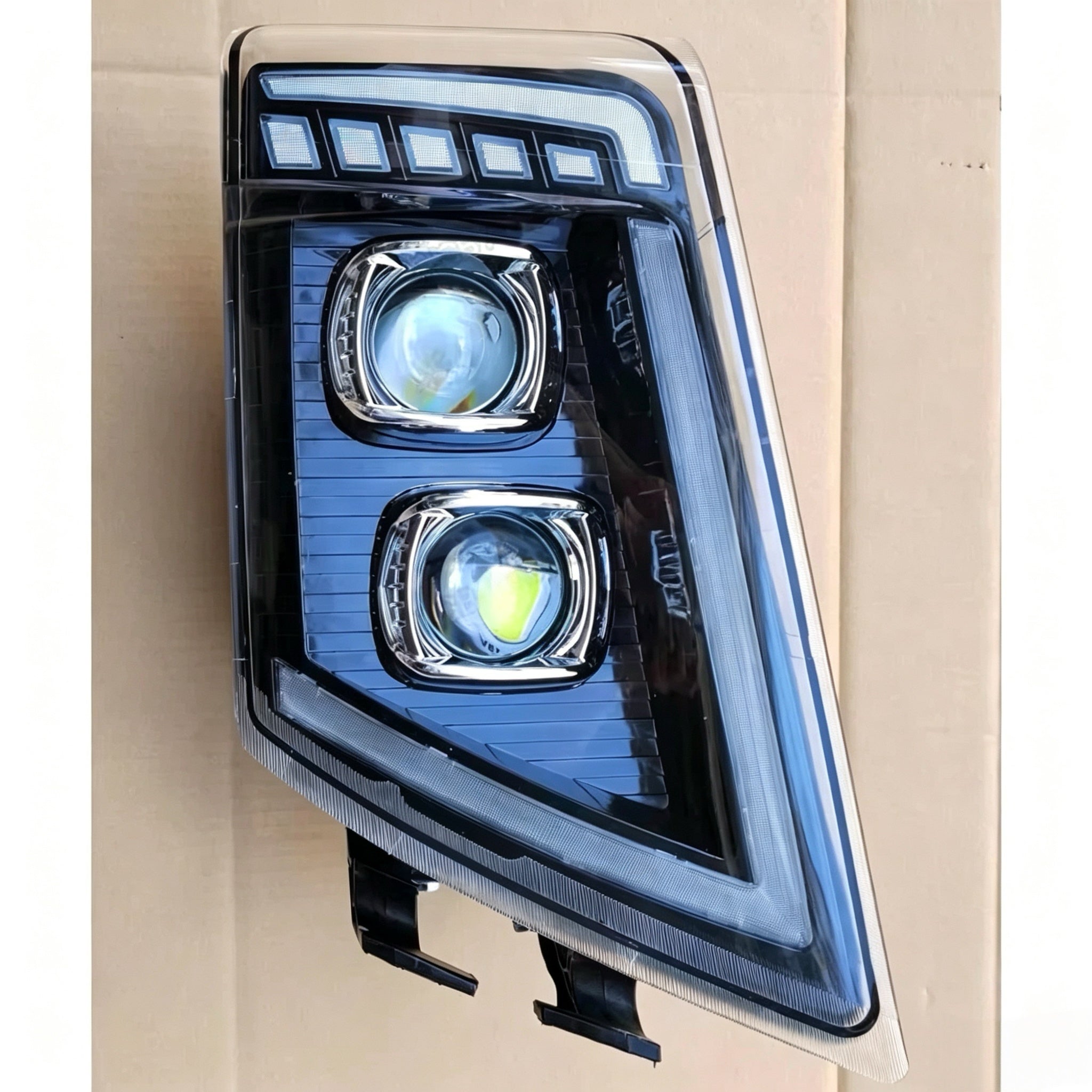 82304599 82304585 Headlamp for Volvo FH FM Truck Parts European Truck Parts