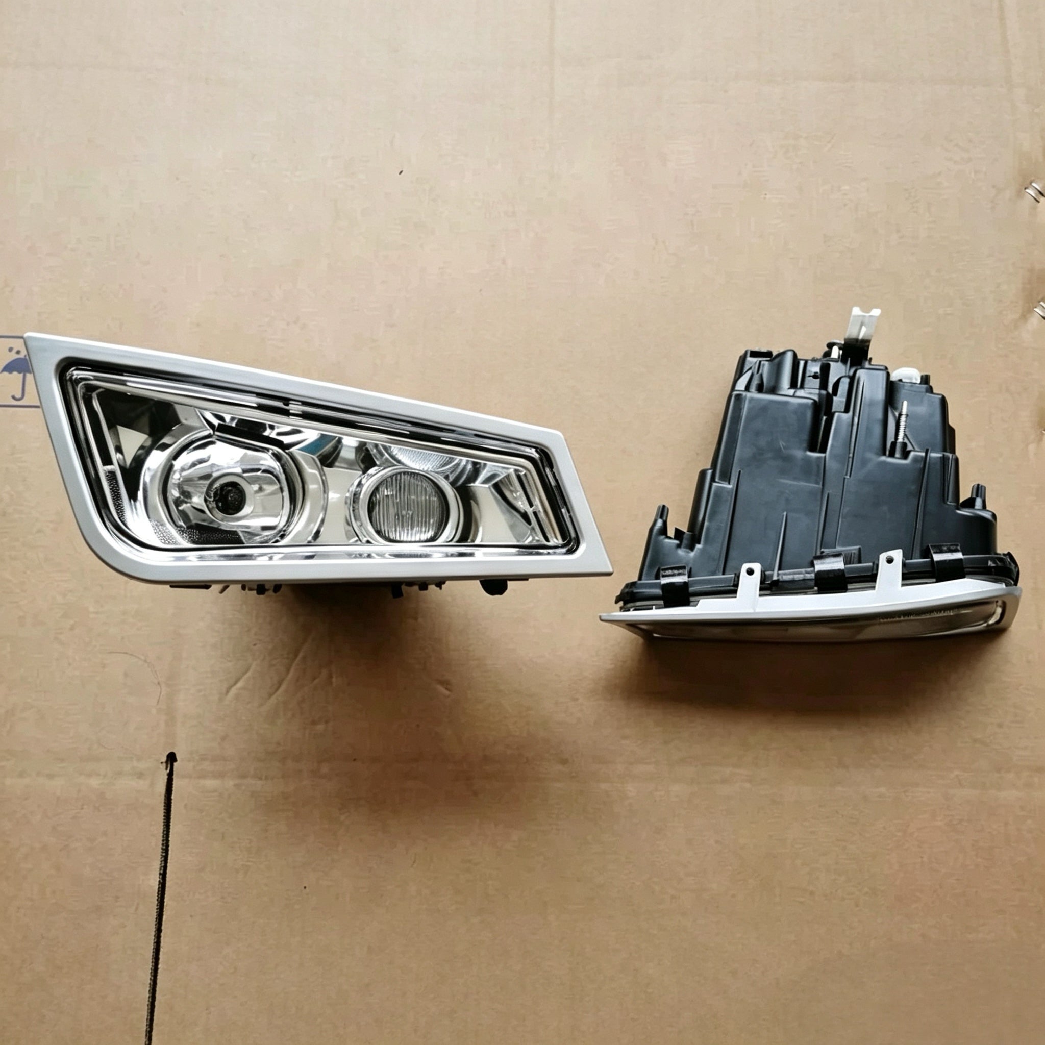 21297917 21297918 Fog Light for Volvo FM FH FH13 Truck Parts European Truck Body Parts