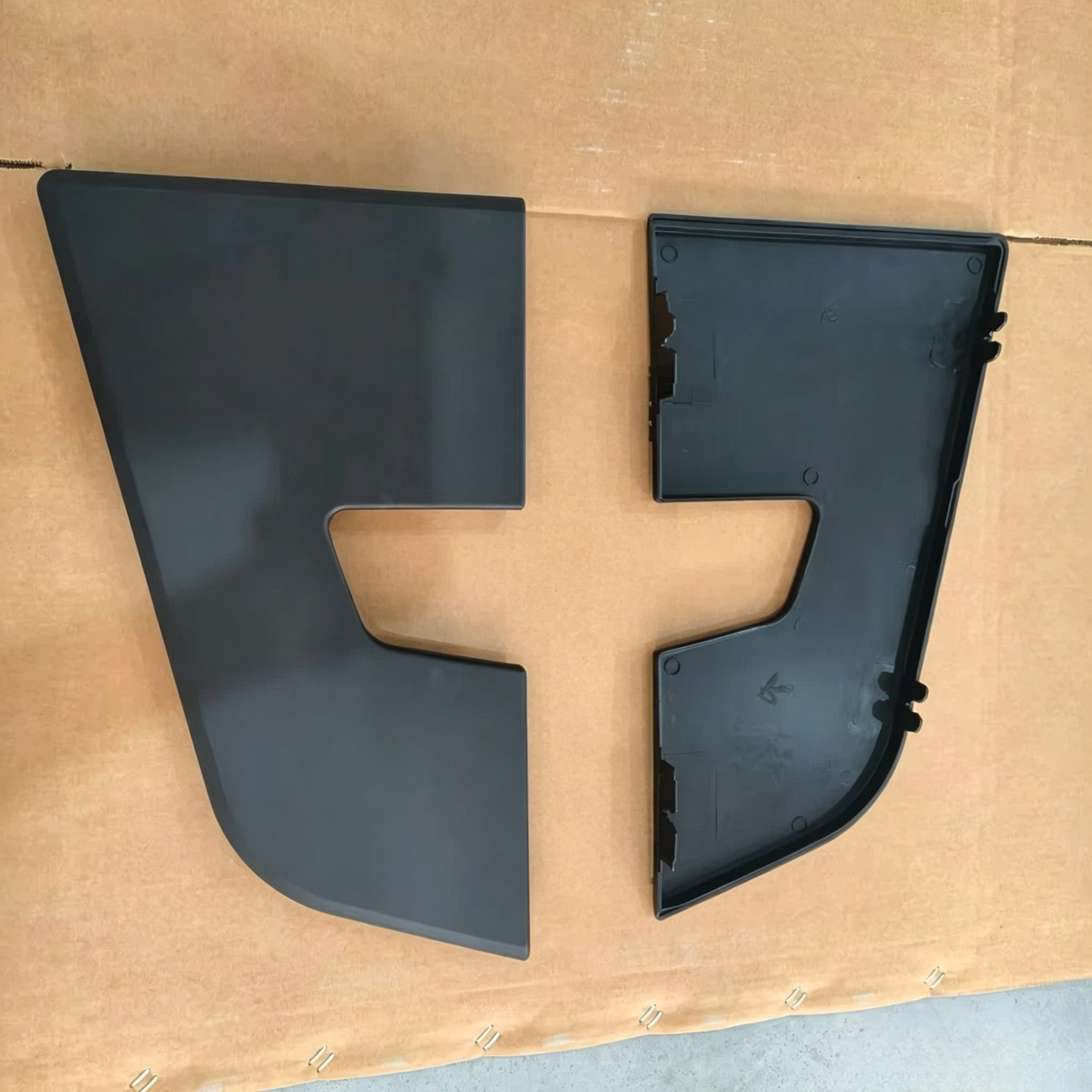 82063911 Grille Lower Insert Right for Volvo FM FH Truck Parts European Truck Parts
