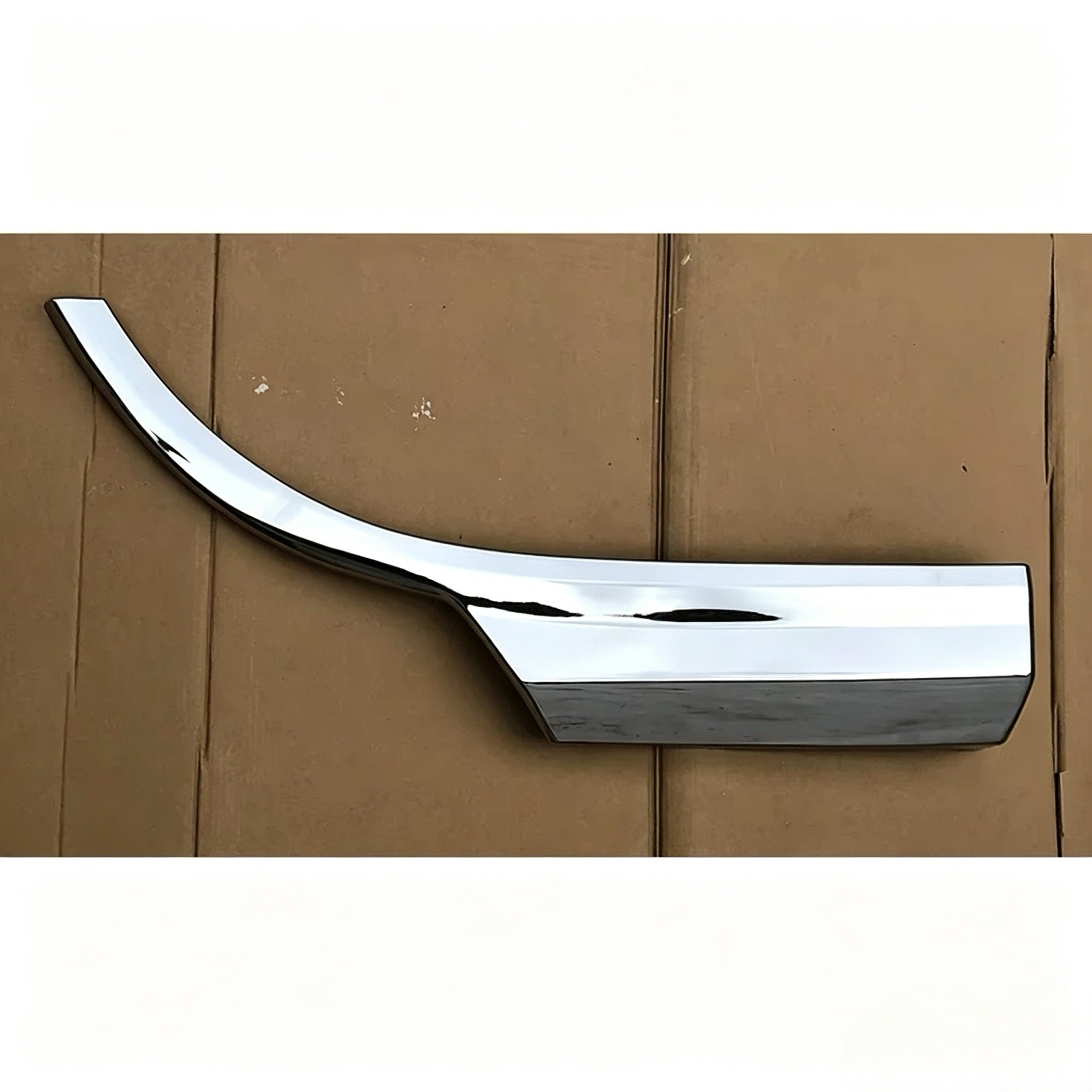 Chrome Upper Fender Cover RH for Nissan QUON for UD QUON Truck Spare Body Parts