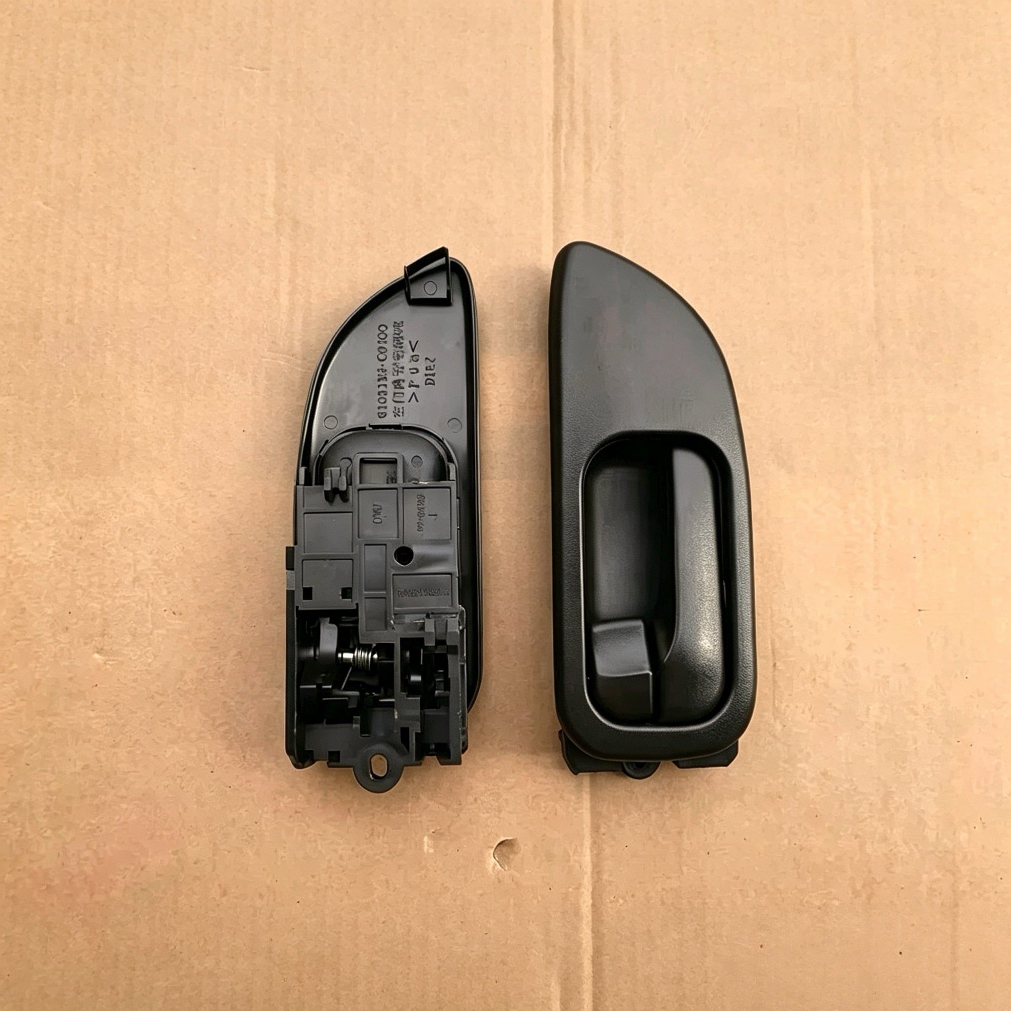 Inner Handle LH for Nissan QUON for UD QUON Truck Spare Body Parts