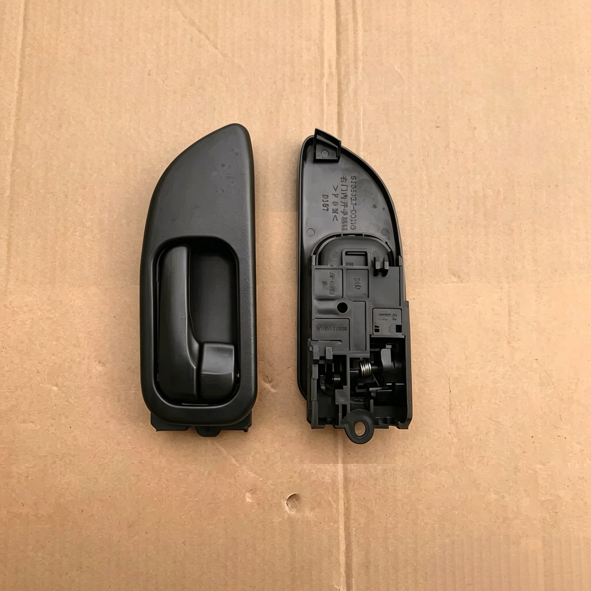 Inner Handle RH for Nissan QUON for UD QUON Truck Spare Body Parts