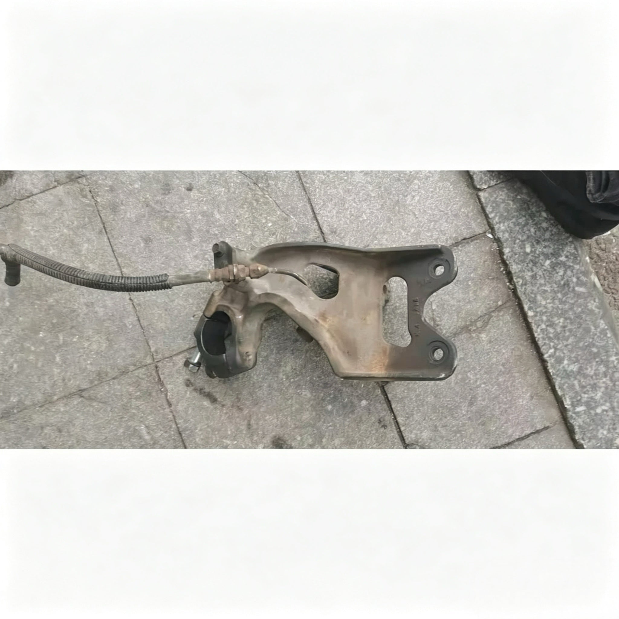 Cab Reverse Support LH for Nissan QUON for UD QUON Truck Spare Body Parts