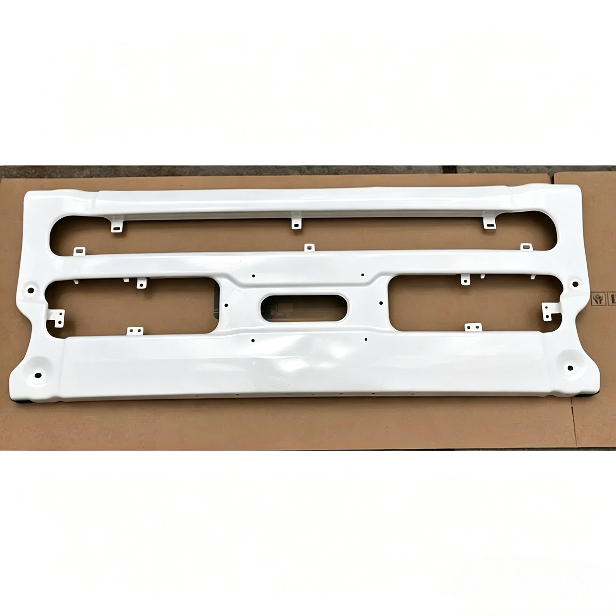 Paint Bumper Center  (High) 145cm*55cm for Nissan QUON for UD QUON Truck Spare Body Parts