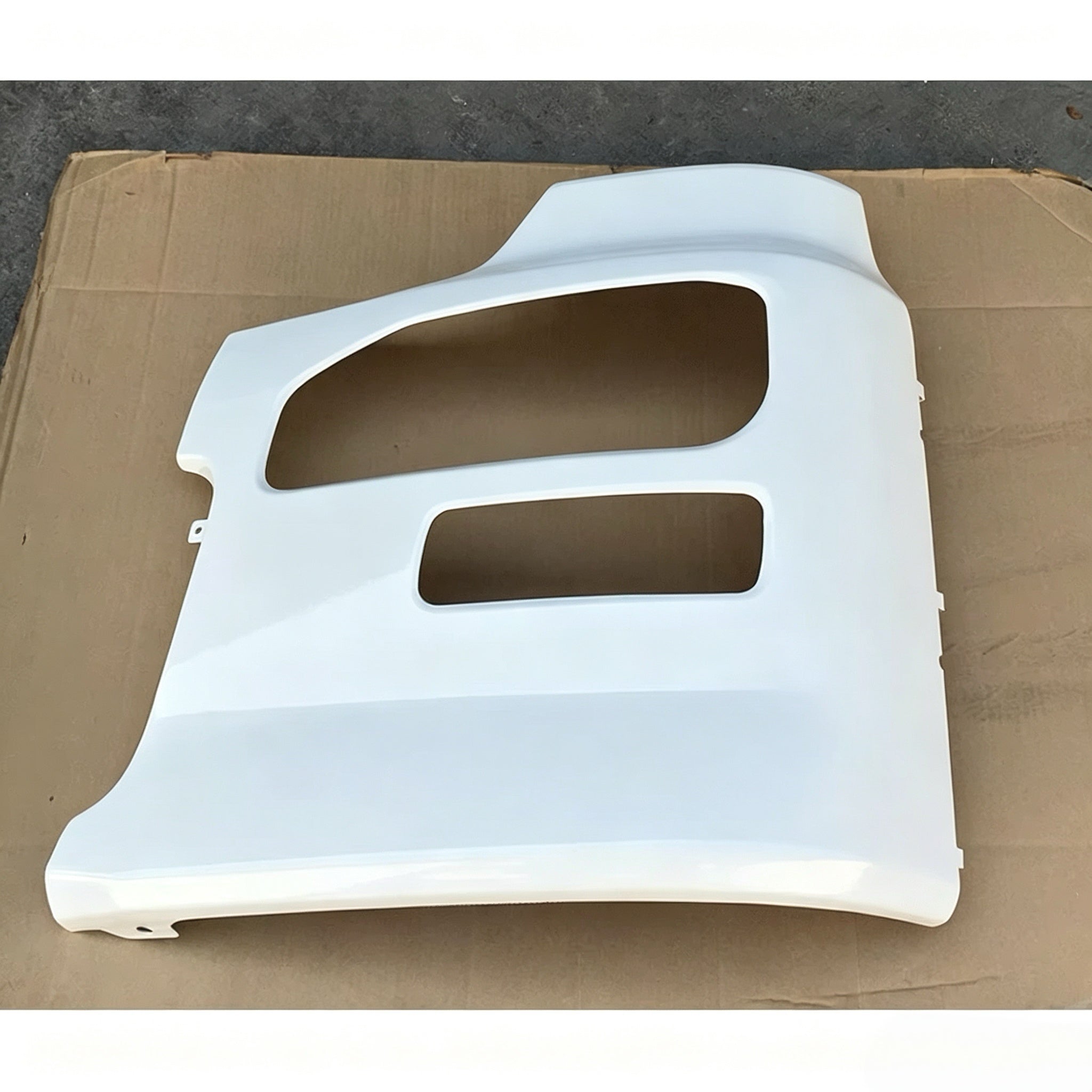 Paint Bumper LH  (High) 72cm*70cm for Nissan QUON for UD QUON Truck Spare Body Parts