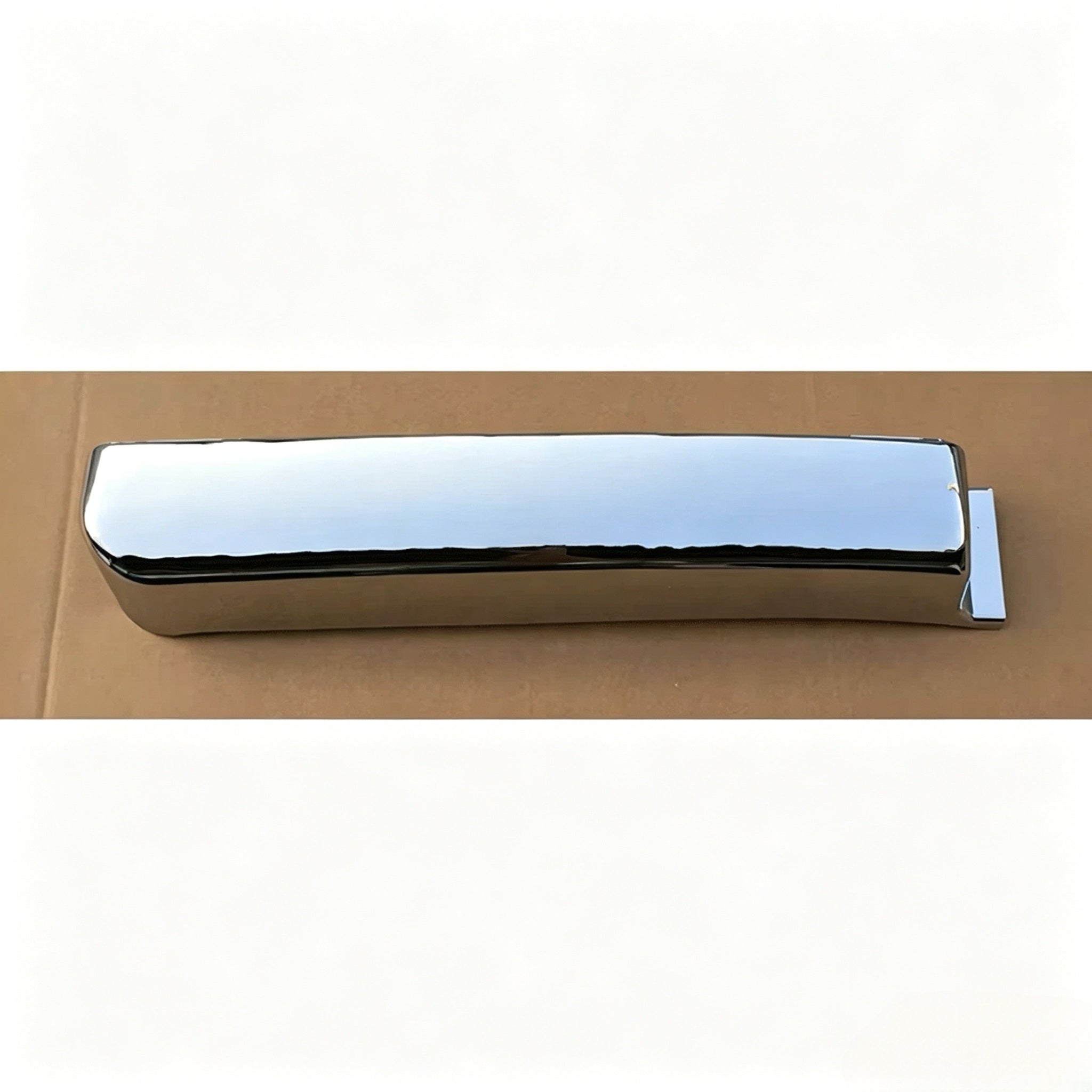 Chrome Lower Step Finish RH for Nissan QUON for UD QUON Truck Spare Body Parts