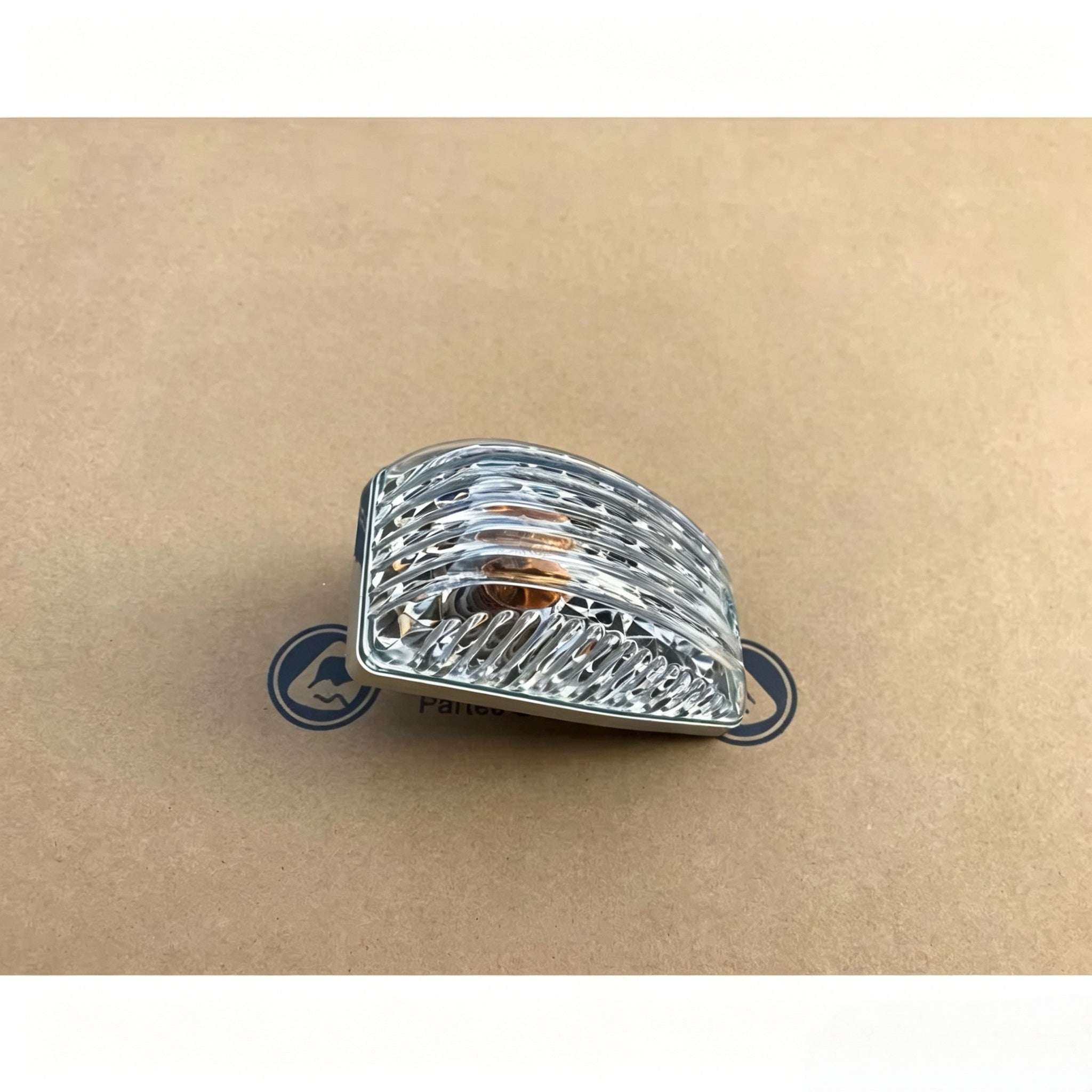 Crystal Door Lamp (white) for Nissan QUON for UD QUON Truck Spare Body Parts