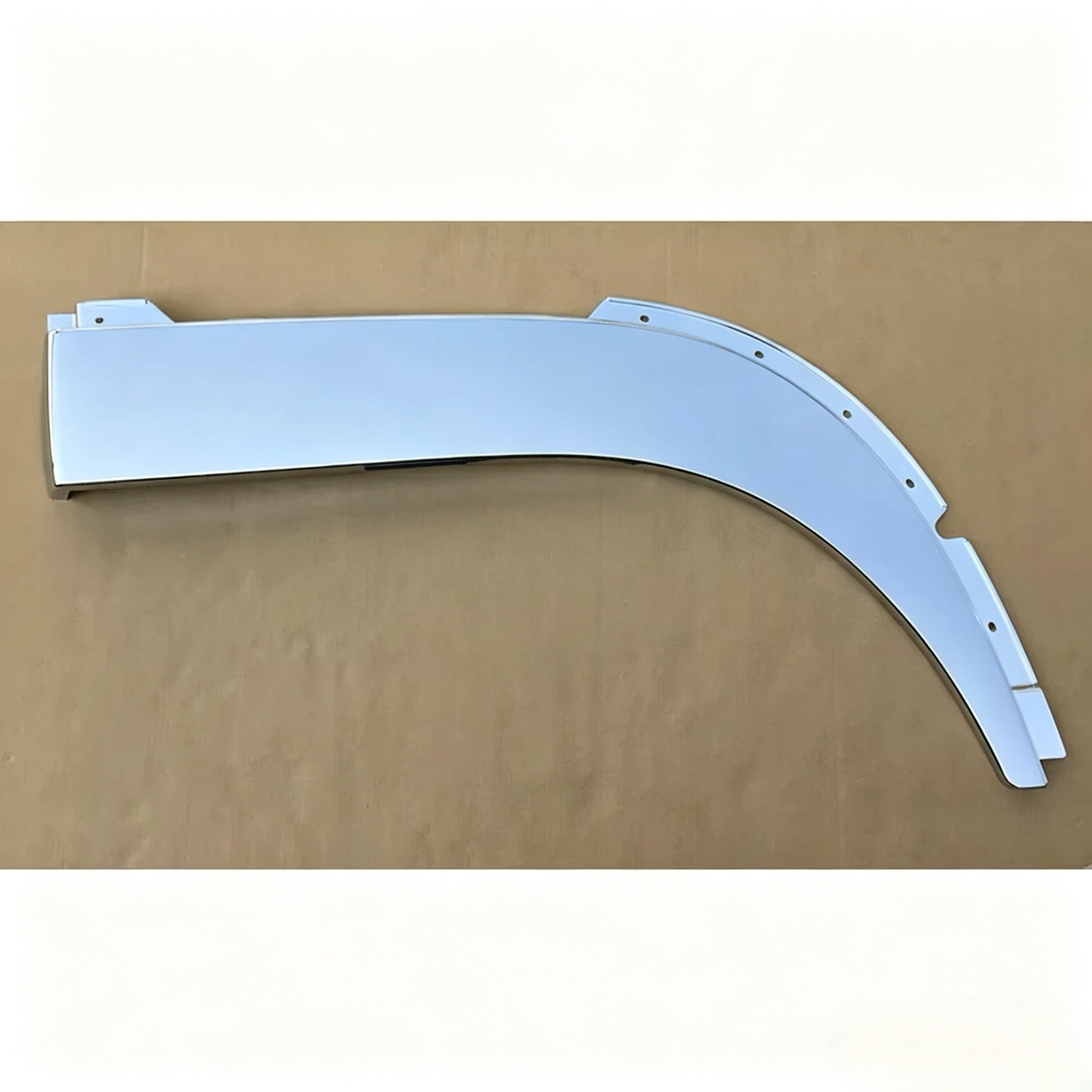 Chrome Fender Lower RH for Nissan QUON for UD QUON Truck Spare Body Parts