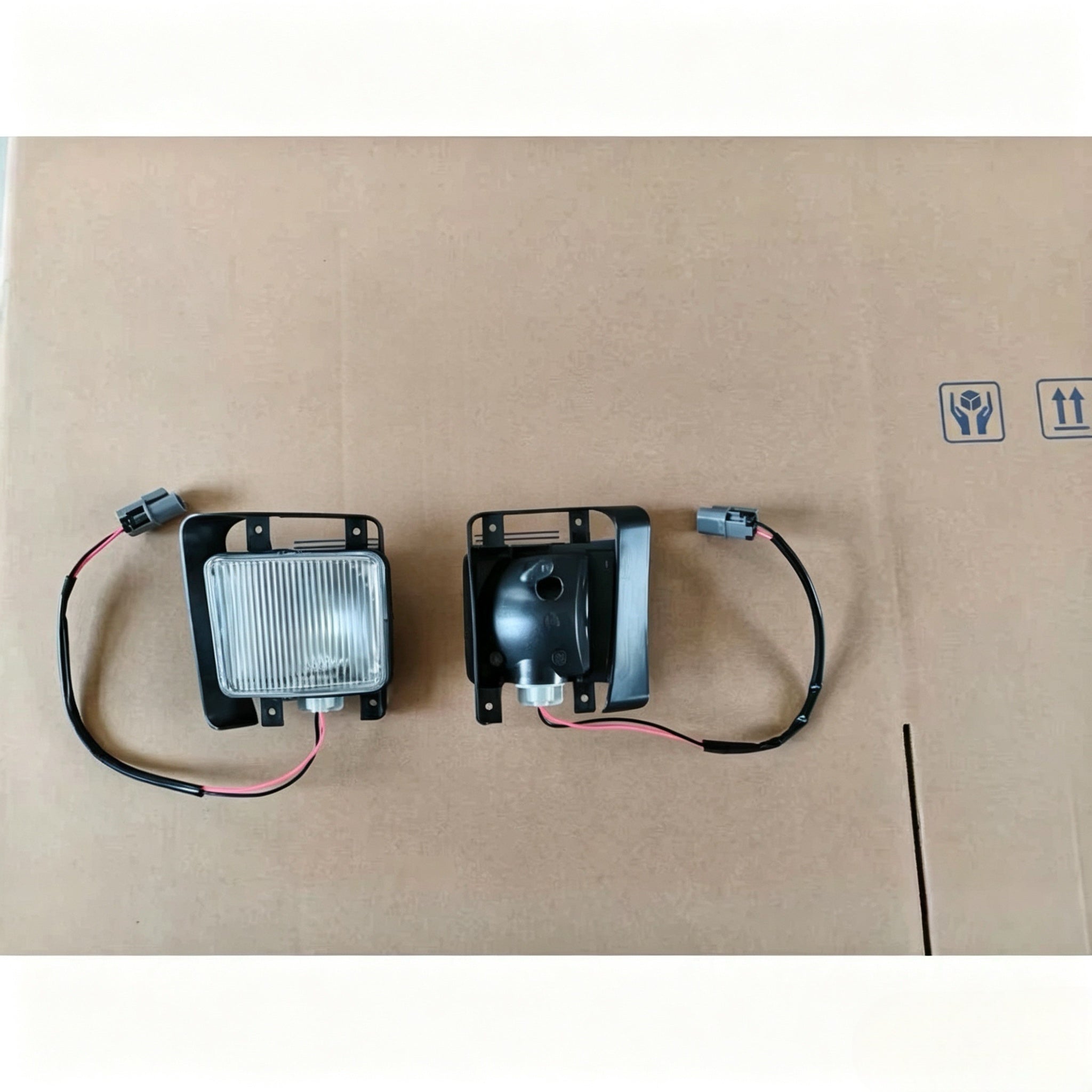 Front Small Light Left for NISSAN for UD CW430 CP87 CP80 Truck Spare Body Parts