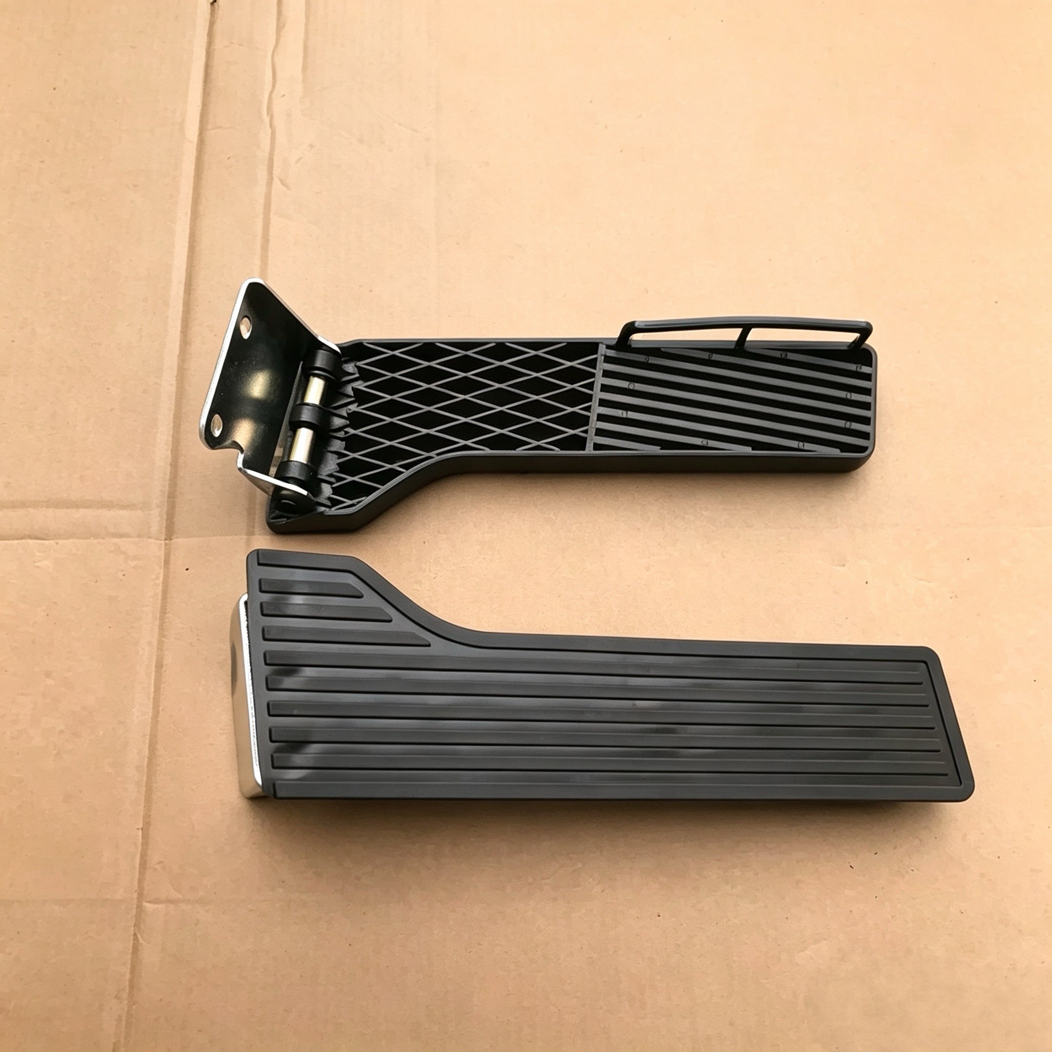 18013-Z5001 18013Z5001 Accelerator Pedal for NISSAN for UD PKB CWM 454 Truck Spare Body Parts