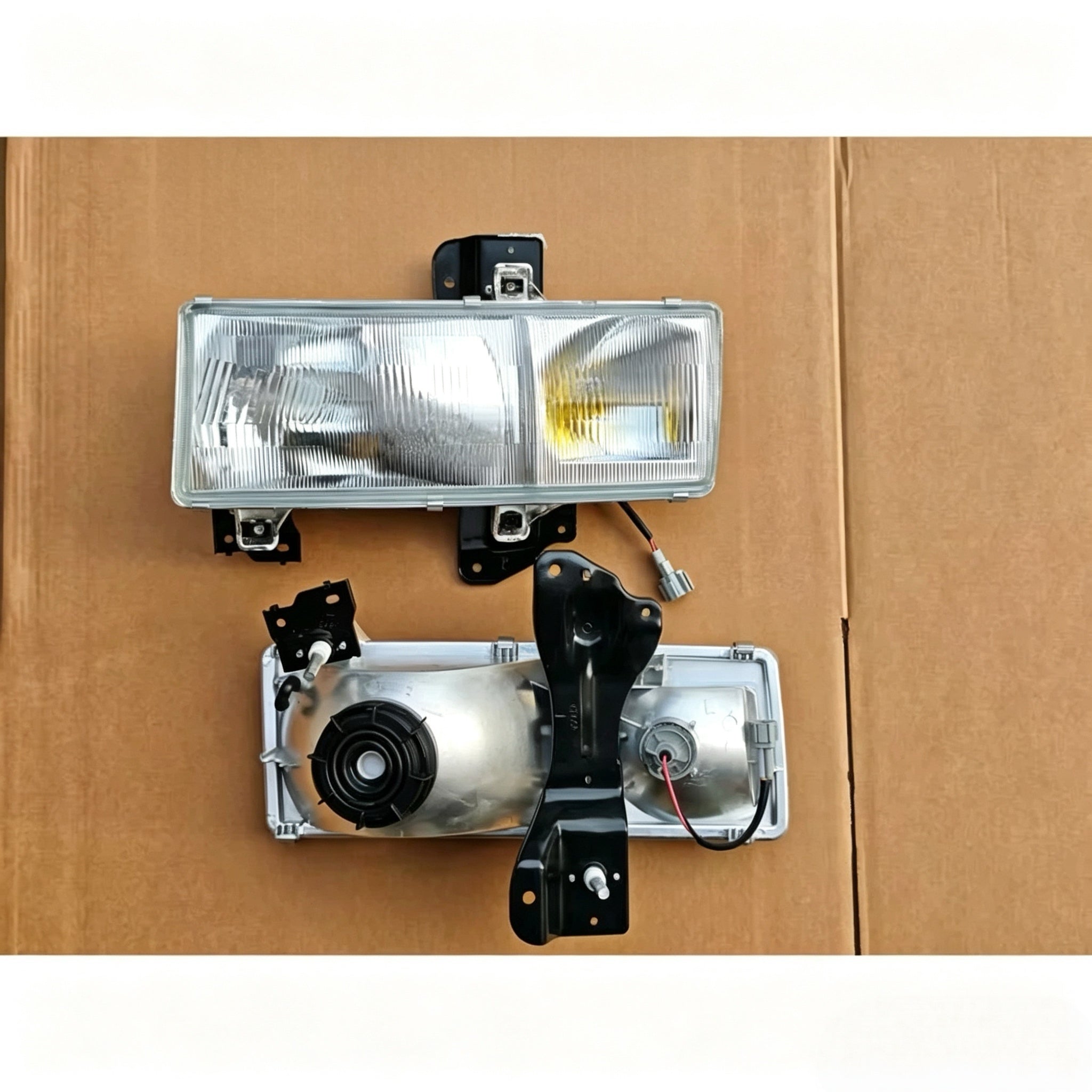 26013-31Z01 2601331Z01 Headlamp  LHD LH for NISSAN for UD PKB CWM 454 Truck Spare Body Parts