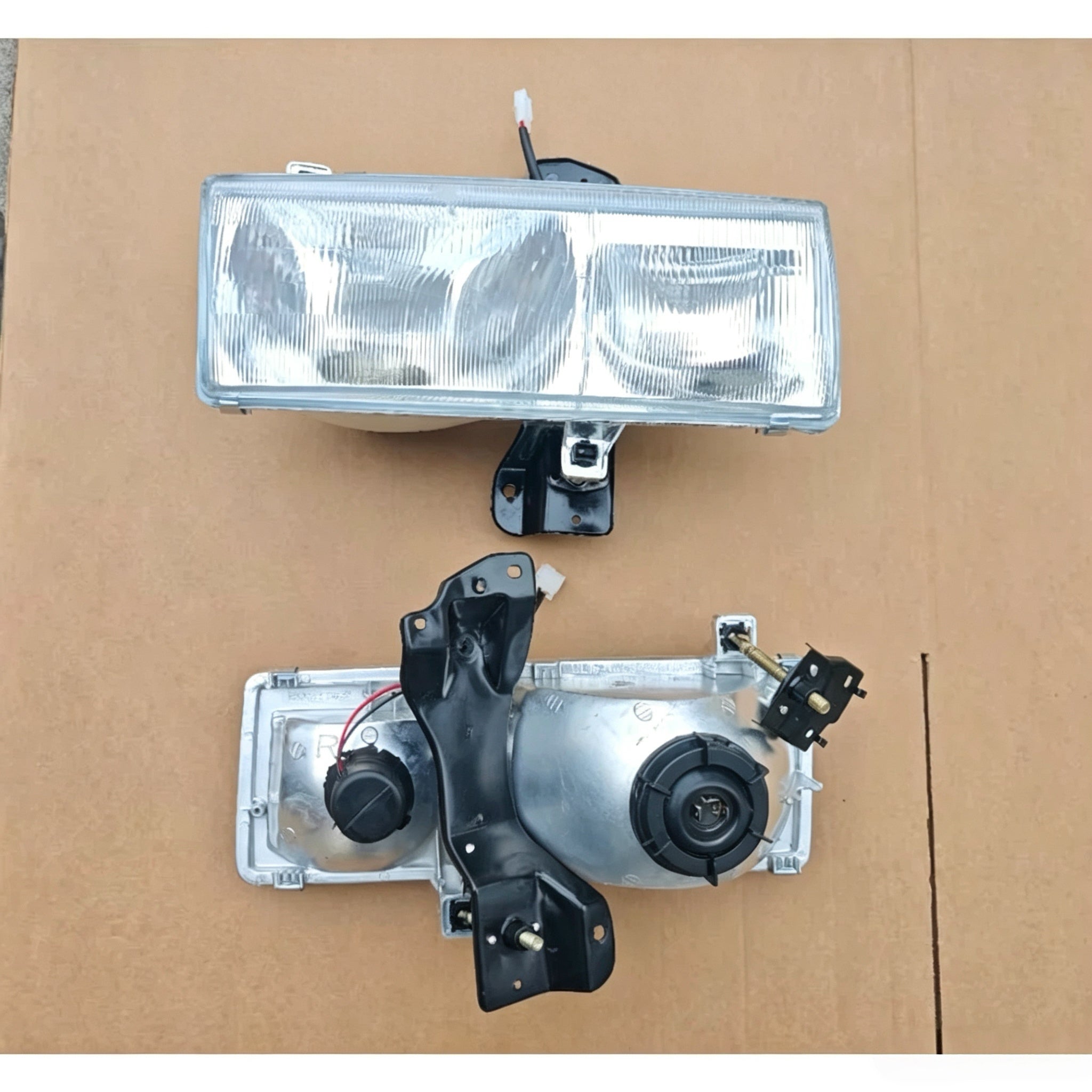 Headlamp  RHD RH for NISSAN for UD PKB CWM 454 Truck Spare Body Parts