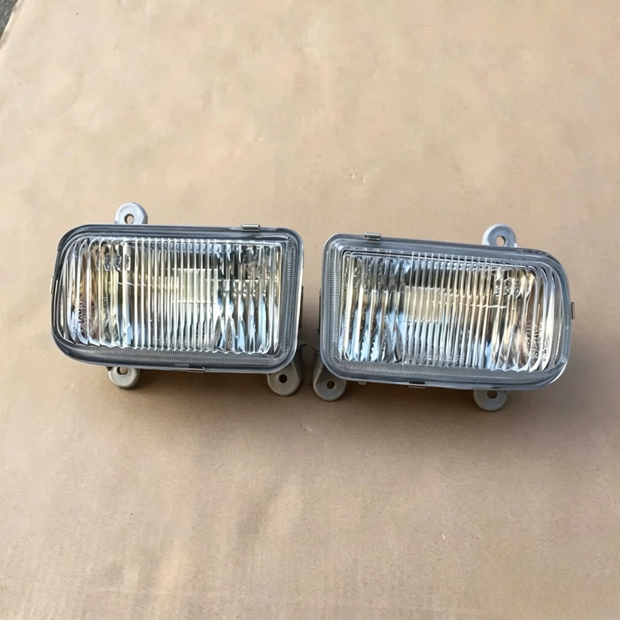 Fog Lamp LH RH for NISSAN  for UD PKB CWM 454 Truck Spare Body Parts