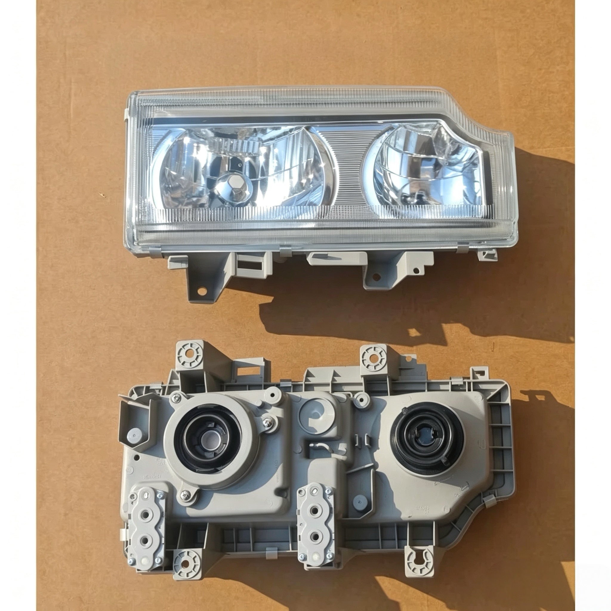 New Head Lamp Crystal LHD RH for CWA451 UD CDA451/CMA451 OEM FDN05028R-H