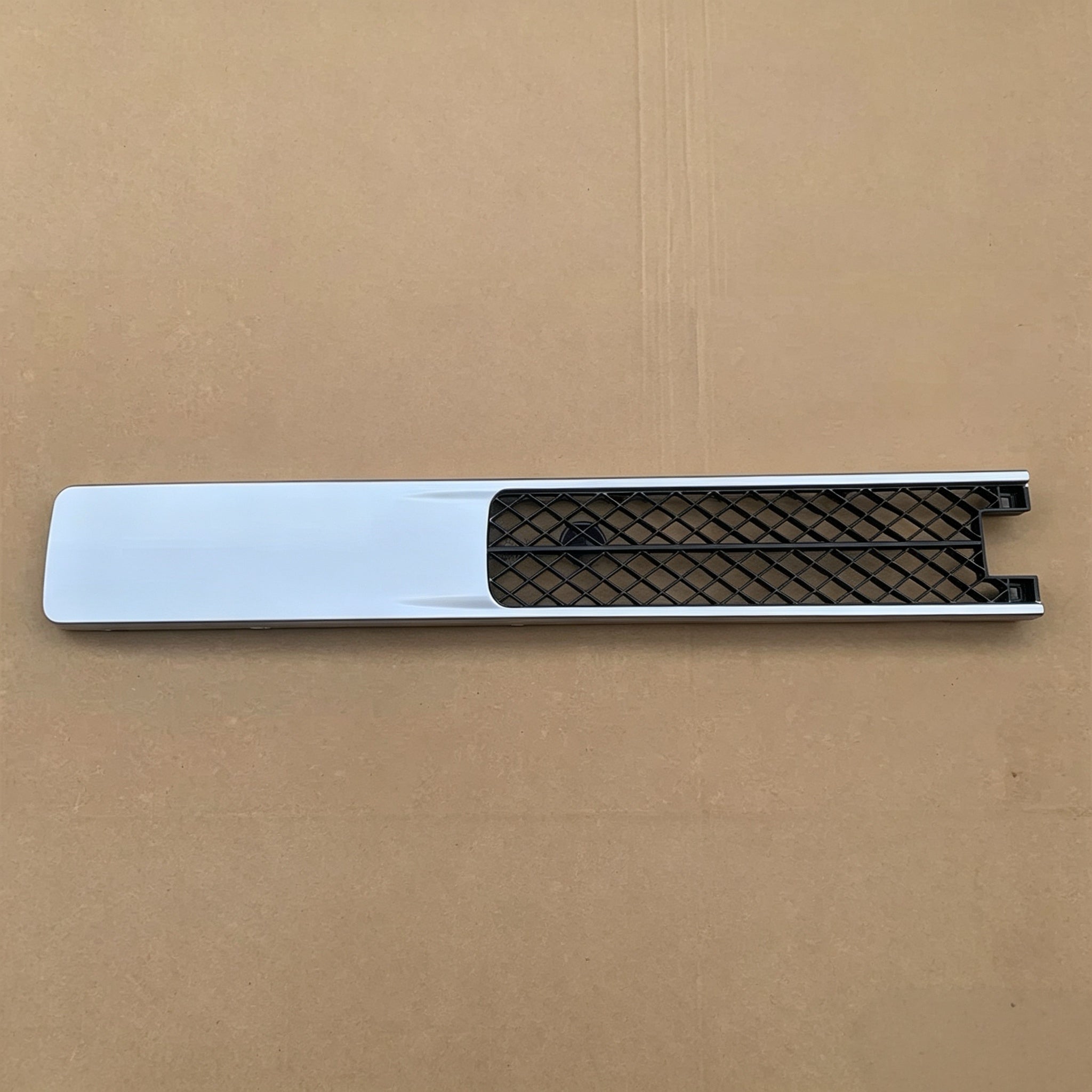 Front Panel Grill L=R for NISSAN CWA451 for UD CDA451 CMA451