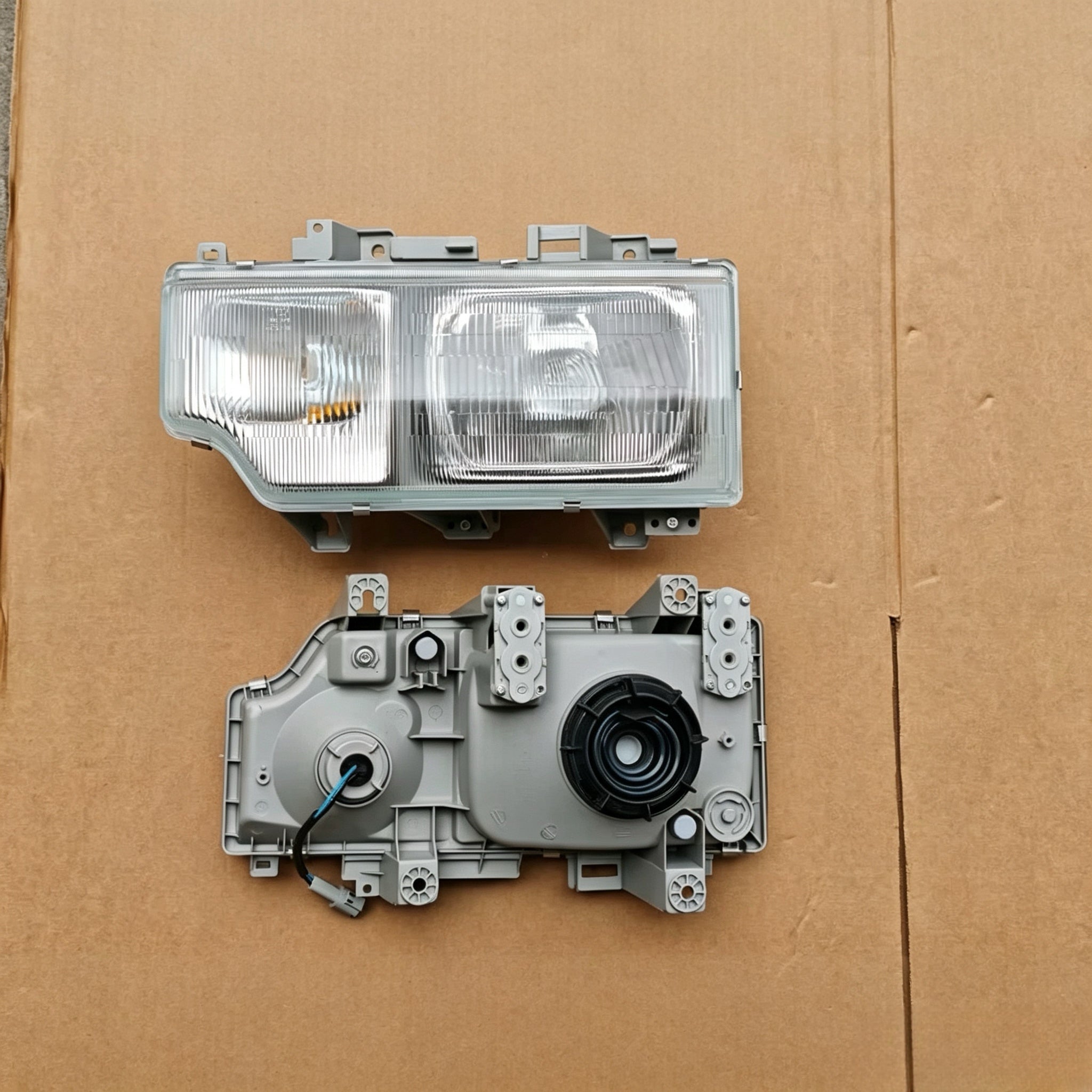 Headlamp RH RHD for NISSAN CWA451 for UD CDA451 CMA451 Truck Spare Body Parts