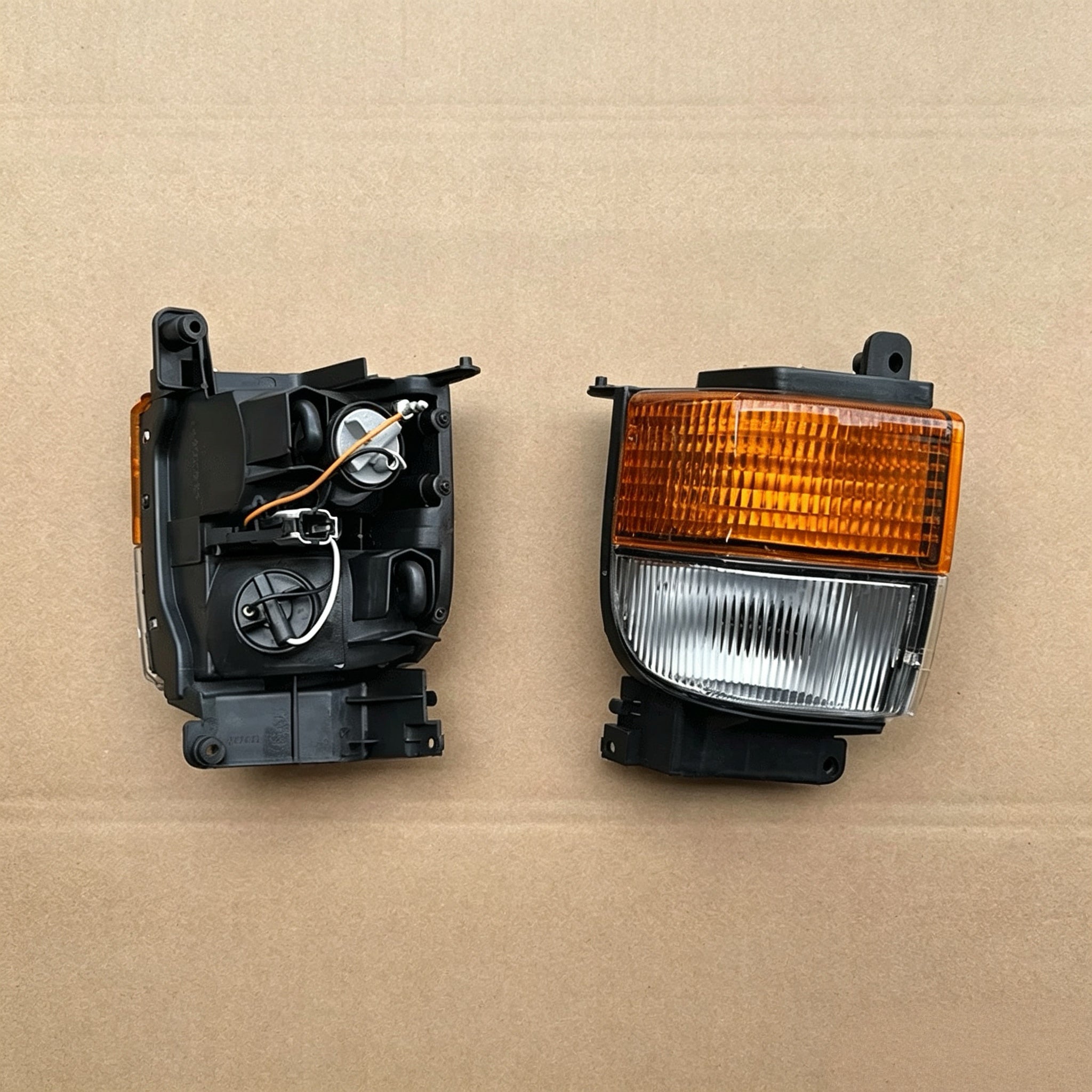 Corner Lamp RH Yellow for NISSAN CWA451 for UD CDA451 CMA451 Truck Spare Body Parts