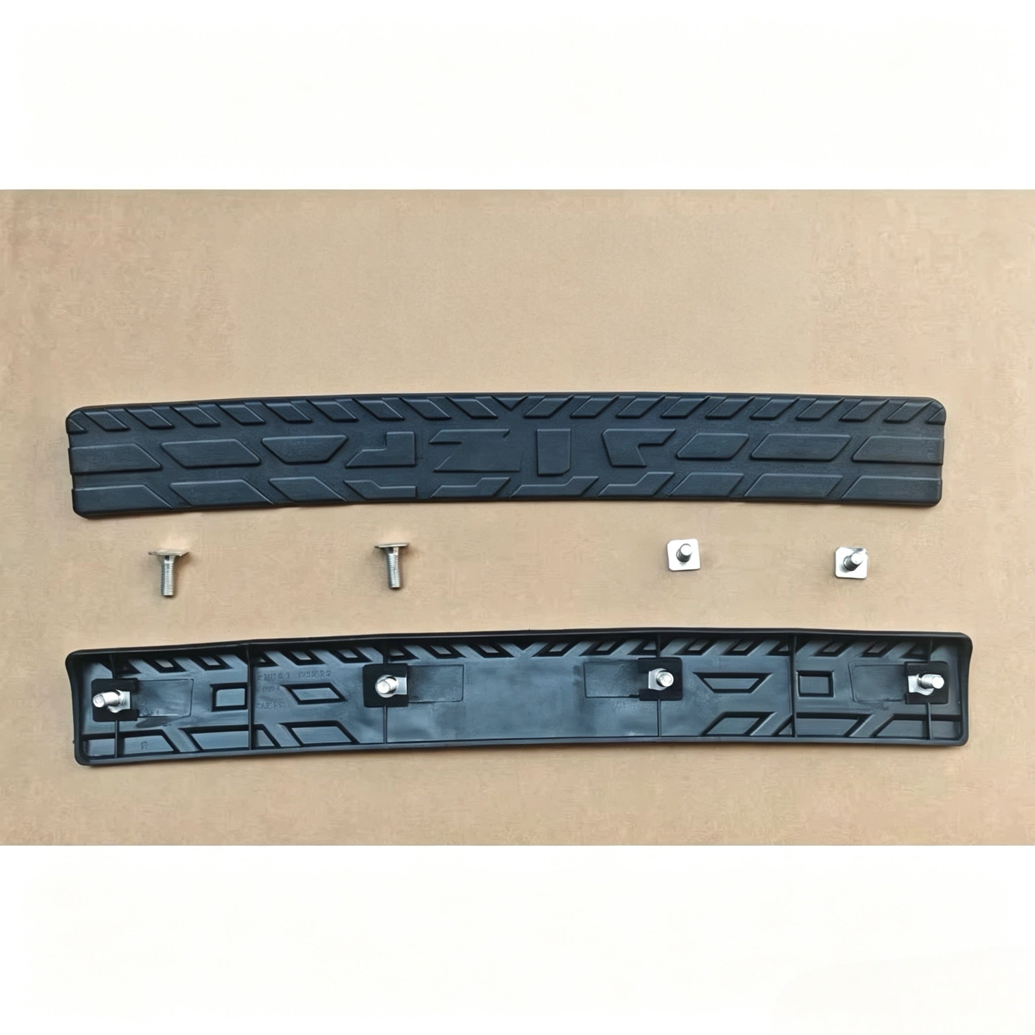 Upper Bumper Step Ganish RH for NISSAN CWA451 for UD CDA451 CMA451 Truck Spare Body Parts