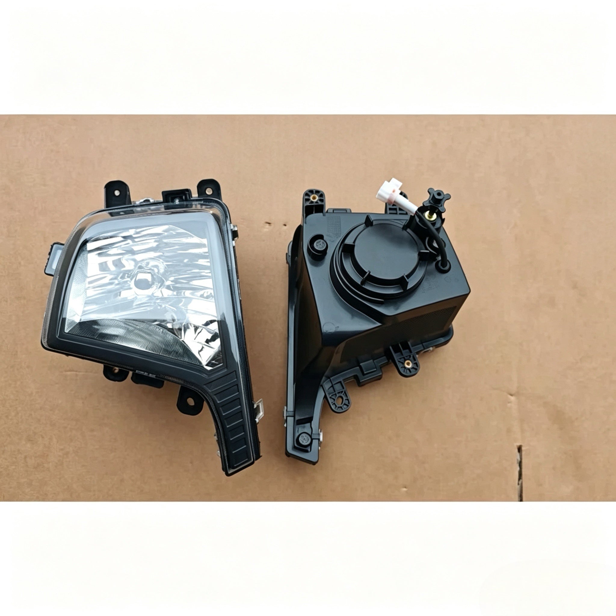 LG9704720028-R Fog Lamp RH for SINOTRUCK 1147 TRUCK Spare Parts