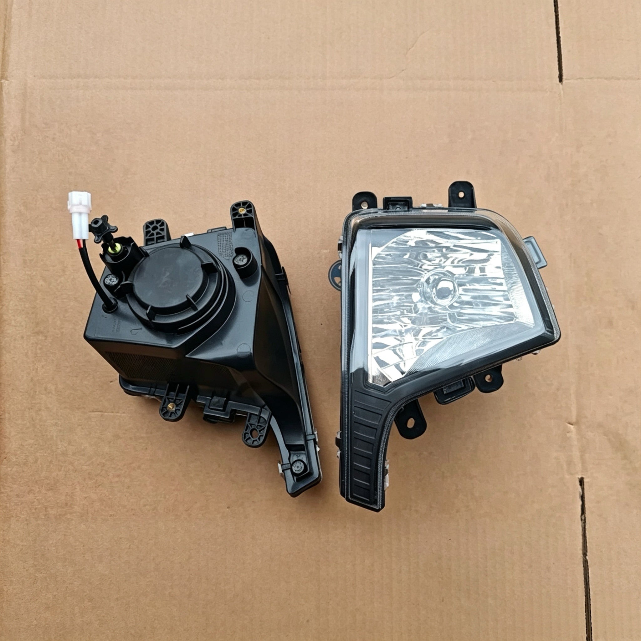 LG9704720027-L Fog Lamp LH for SINOTRUCK 1147 TRUCK Spare Parts