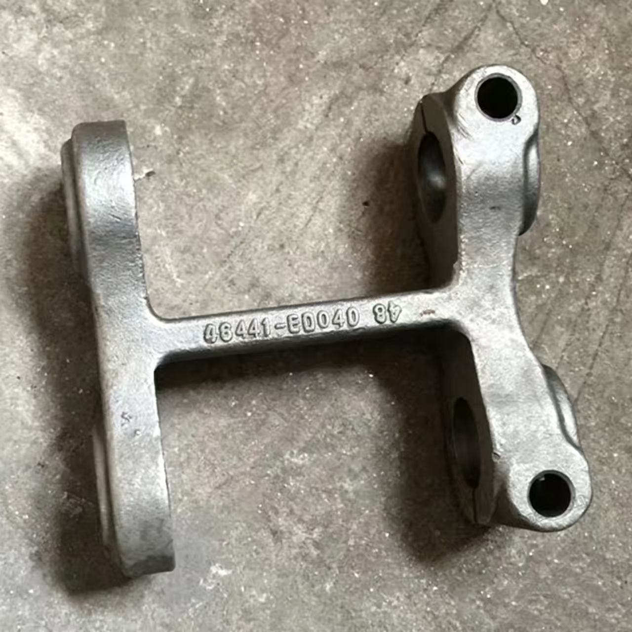 New 48441-E0040 48441-1060 48441E0040 484411060 Aluminum Leaf Spring Shackle for Hino 700 Truck Spare Parts