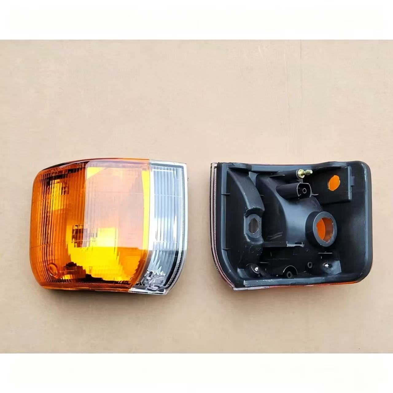 New HINO FC2W FB112 KM777 Truck Spare Body Parts Corner Lamp