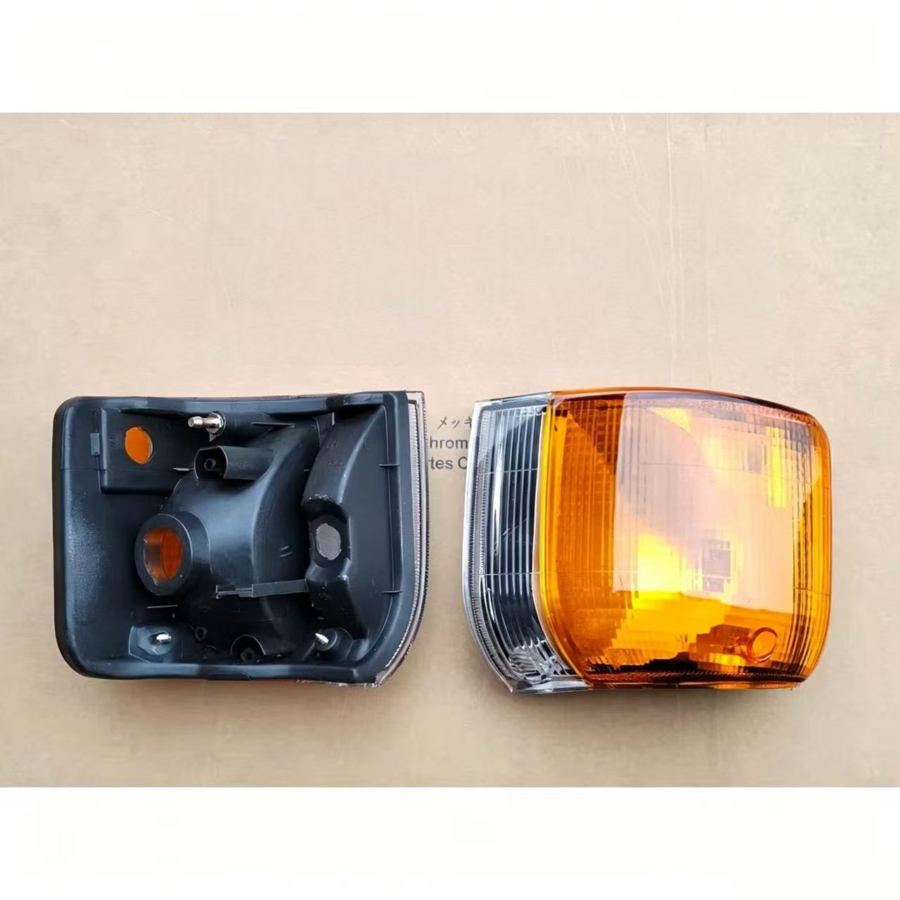 New HINO FC2W FB112 KM777 Truck Spare Body Parts Corner Lamp