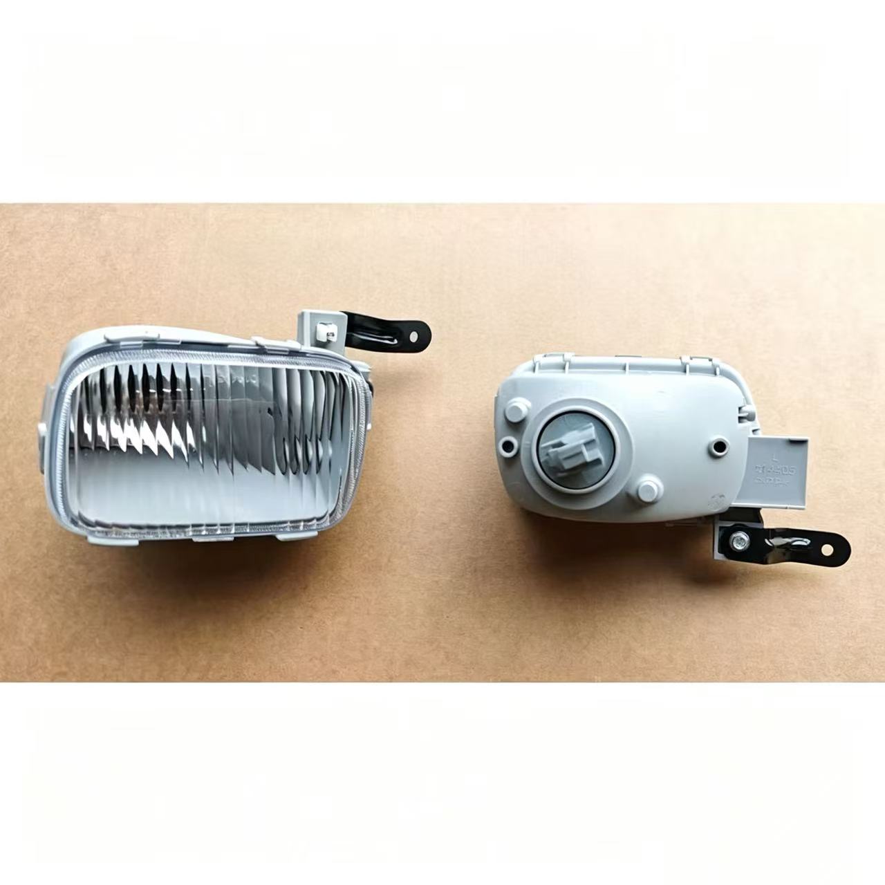 New White Fog Lamp for Hino 300 Dutro Dyna BU420 BU320 2003 Condition Like-High Condition
