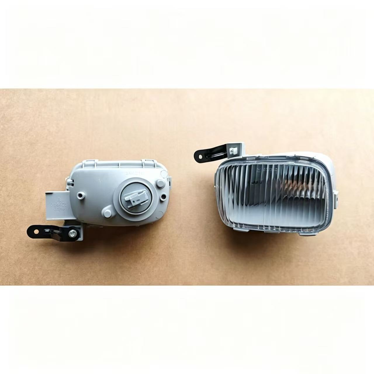 Fog Lamp for White RH for Hino 300 Dutro Dyna BU420 BU320  2003